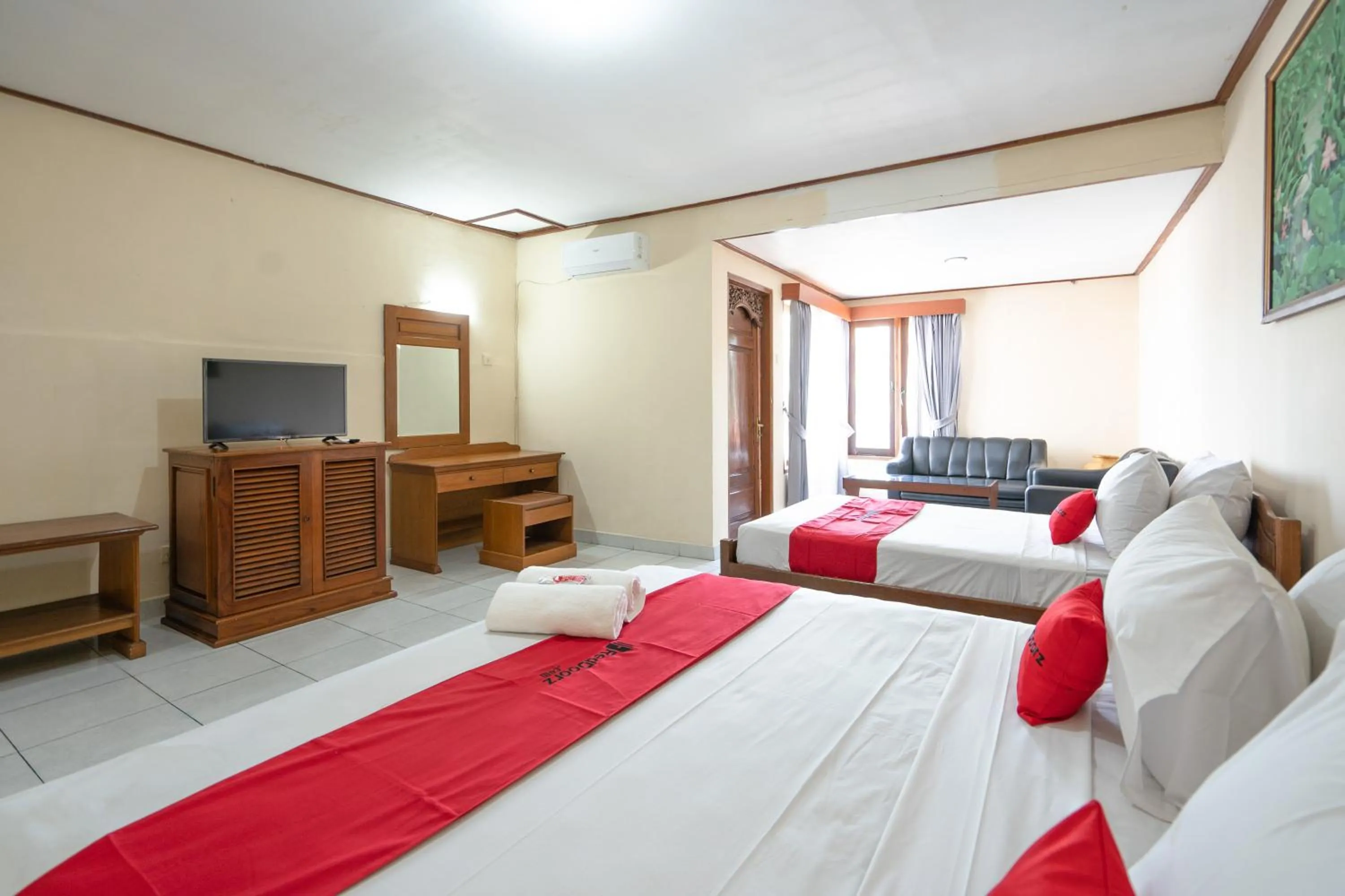 Bedroom in RedDoorz Plus at Mahajaya Hotel Denpasar