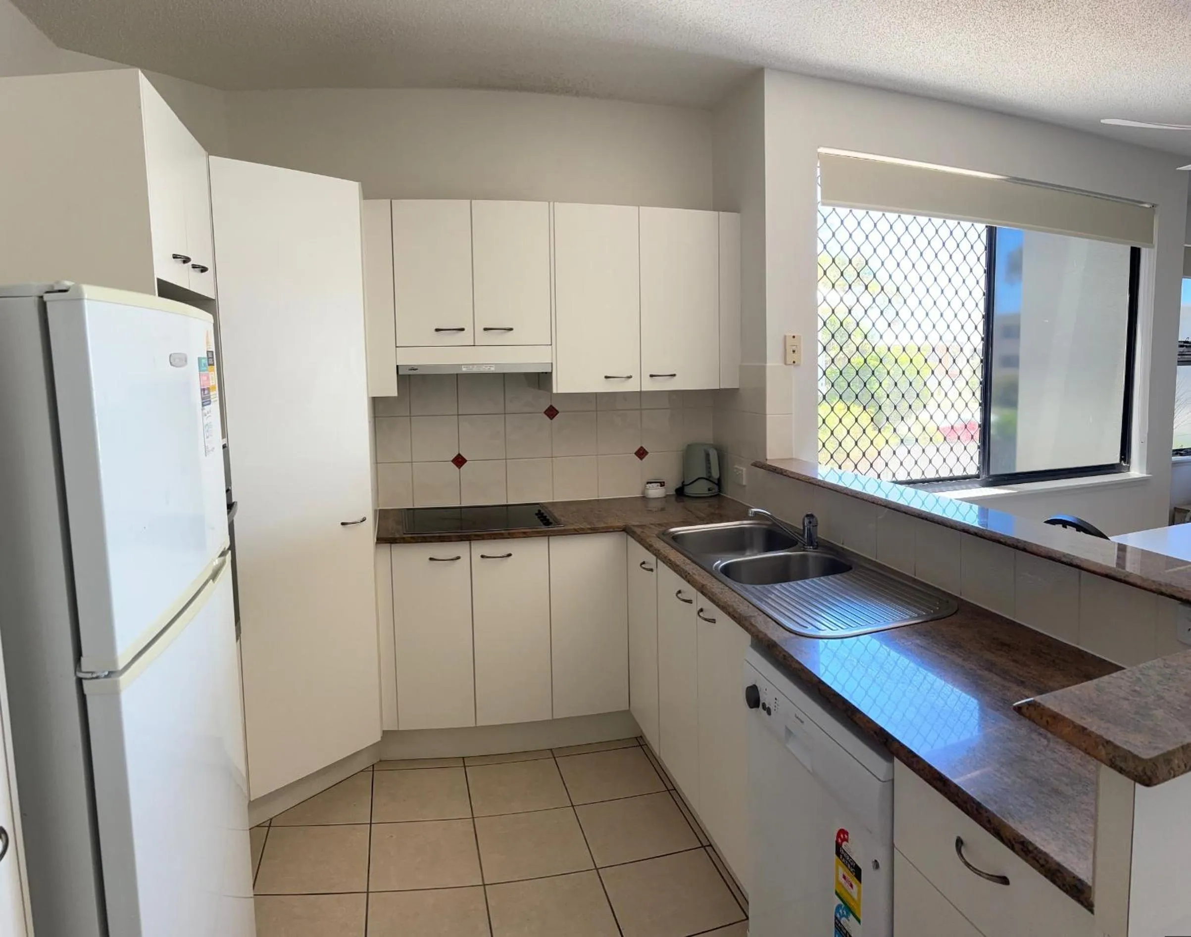 Kitchen or kitchenette in Kings Row Apartments