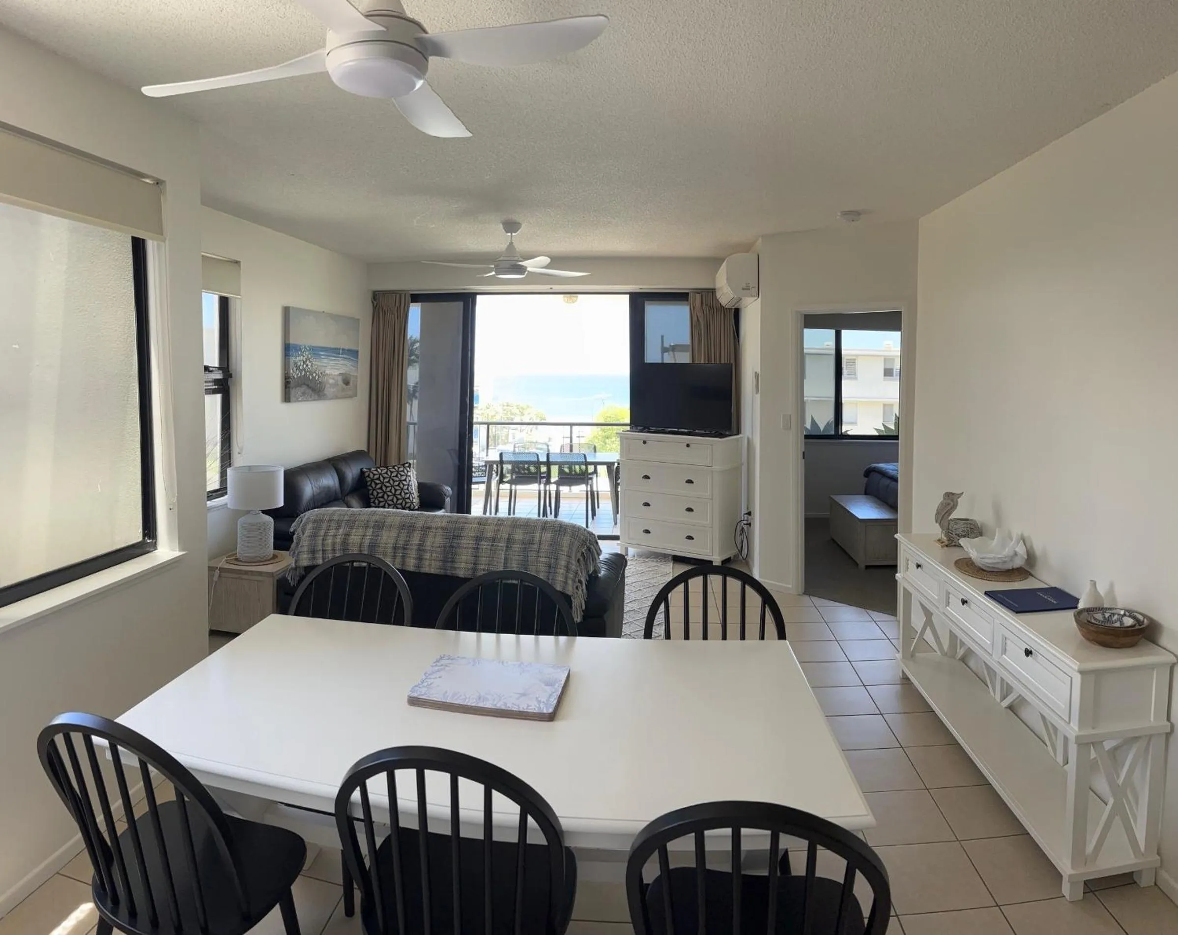 Dining area in Kings Row Apartments