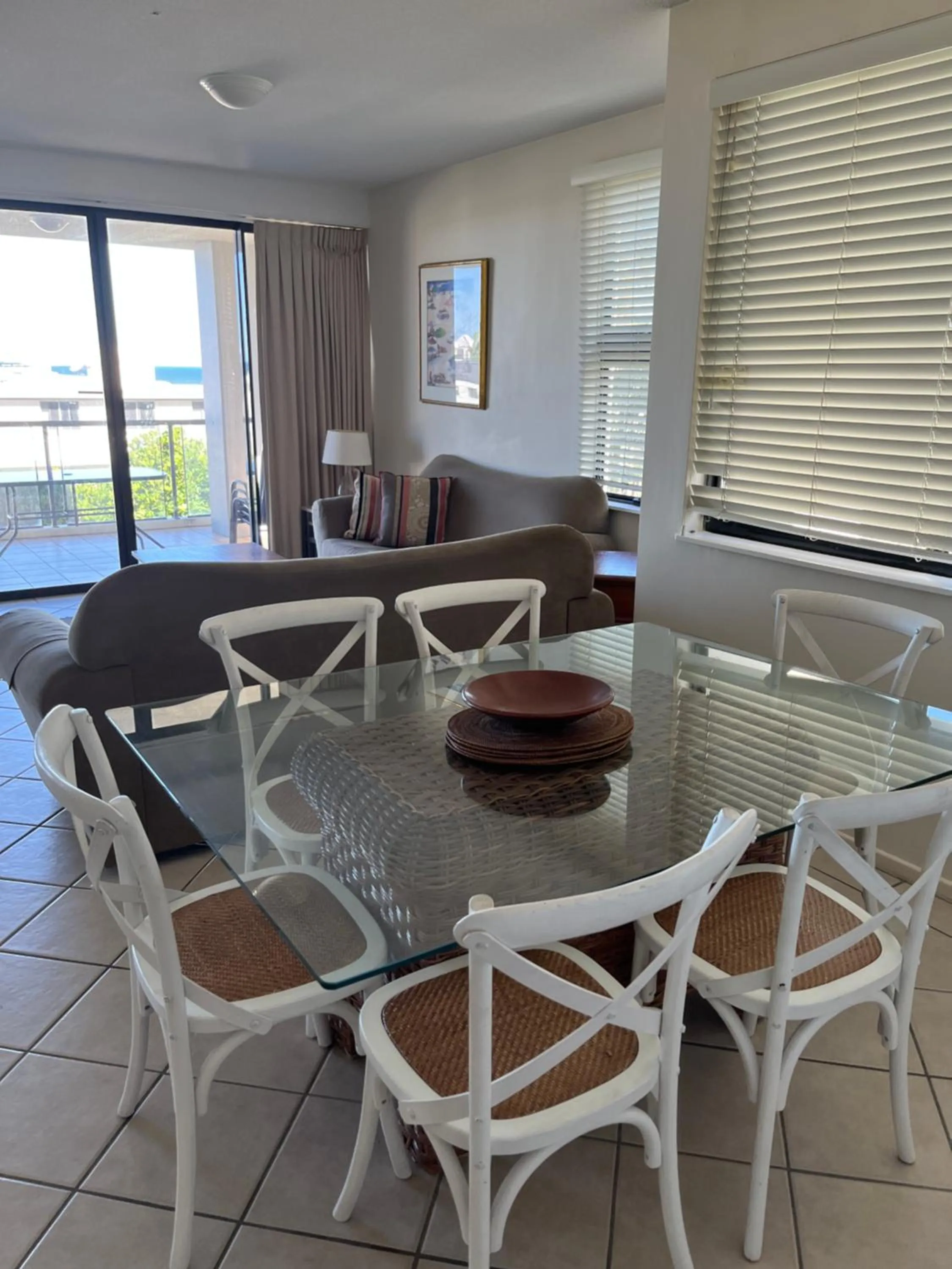 Dining area in Kings Row Apartments