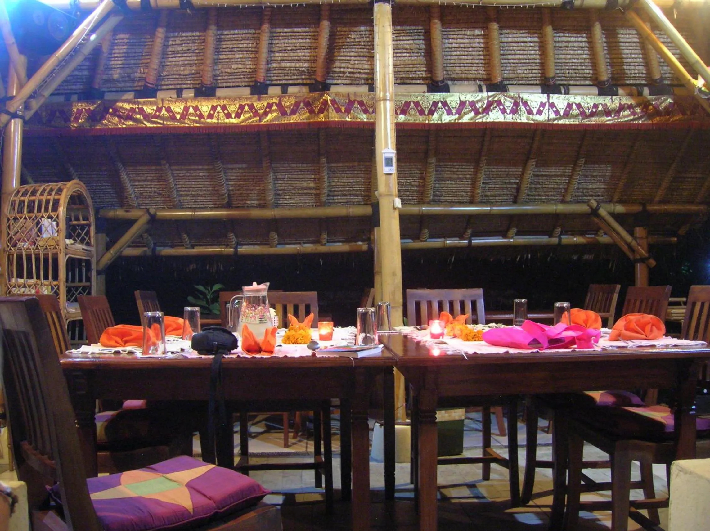 Restaurant/places to eat in Villa Manuk