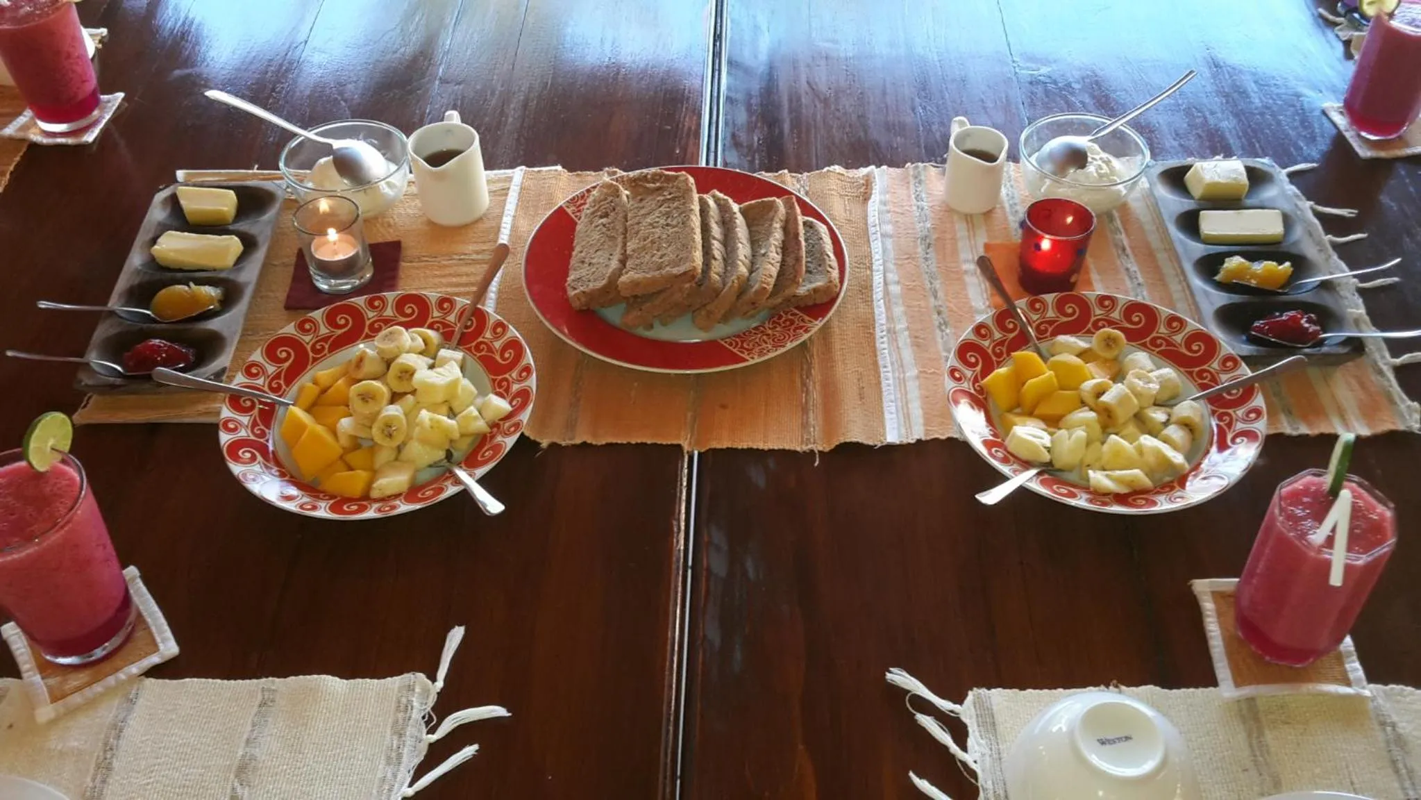 Breakfast in Villa Manuk