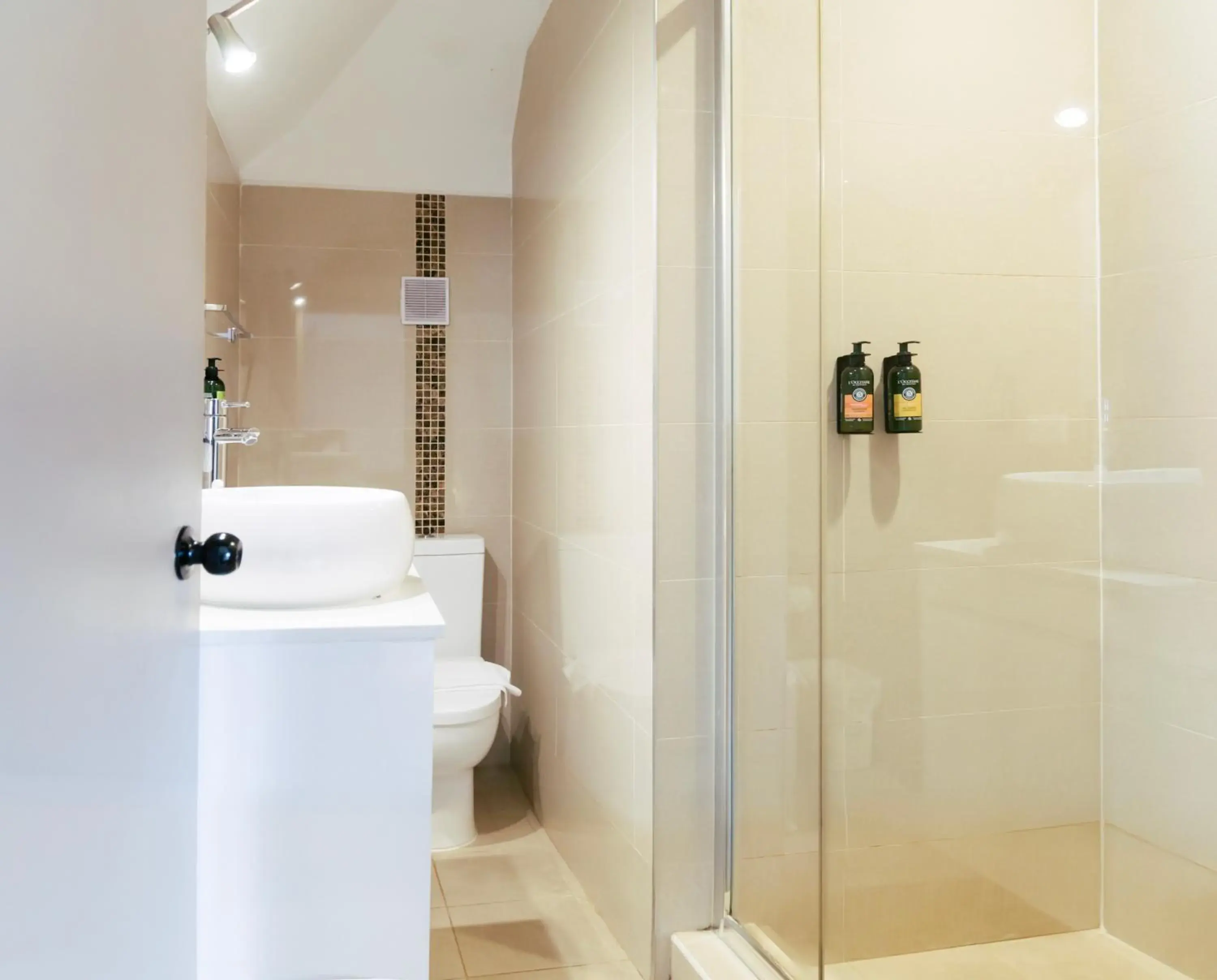 Terrace Room With Harbor Bridge View in City Budget Hotel Terrace Room With Harbor Bridge View in City Budget Hotel