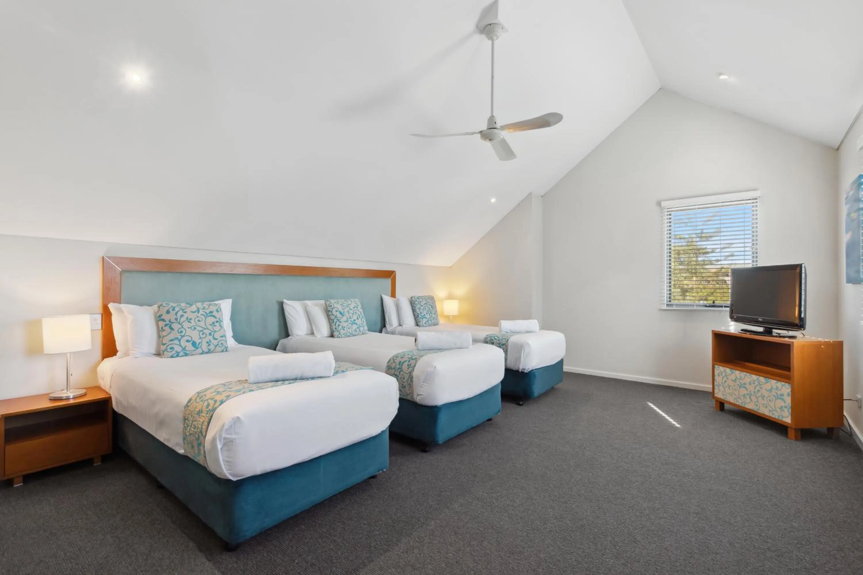 Bedroom, Bed in Seashells Mandurah