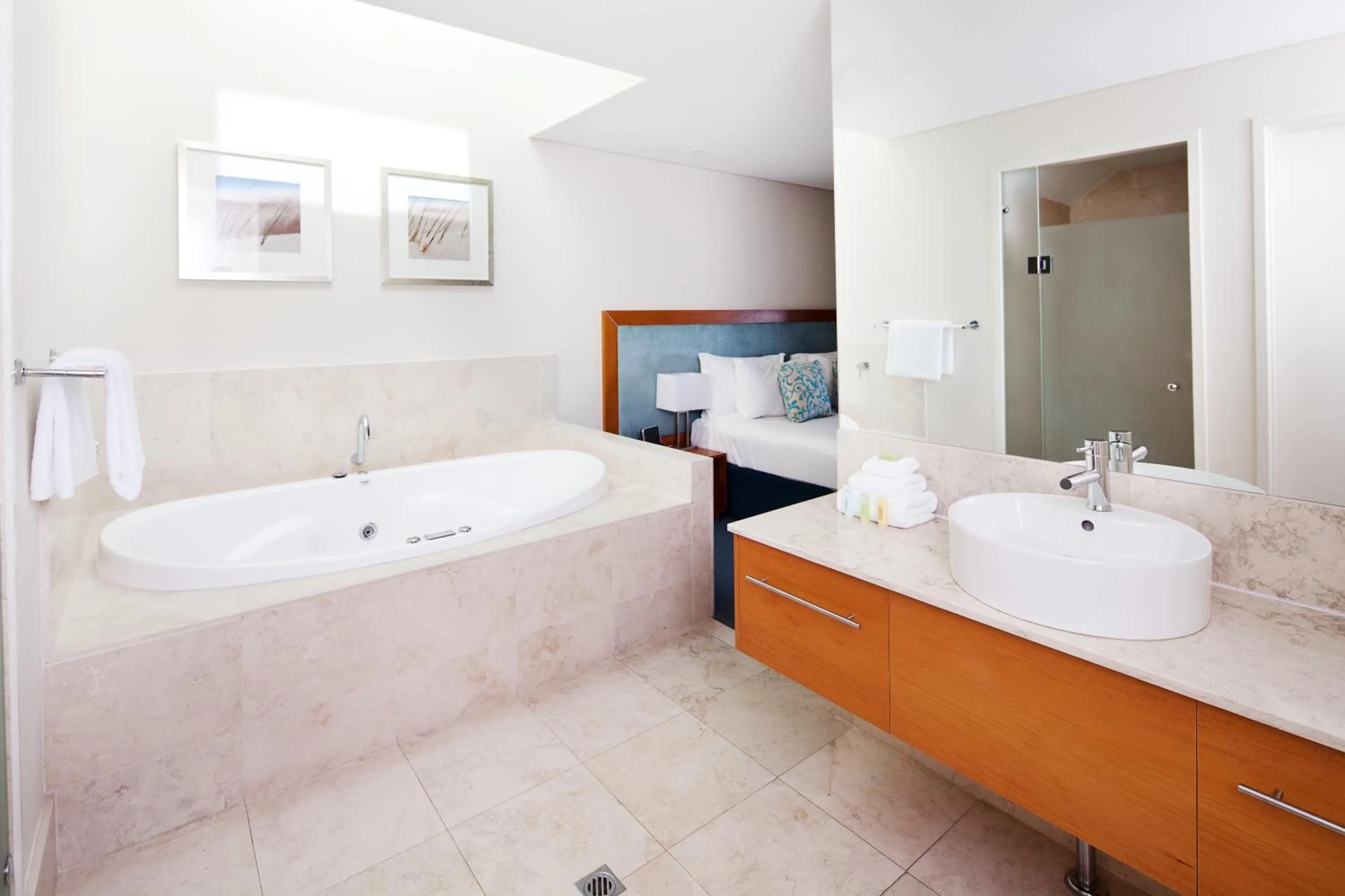 Bathroom, Bed in Seashells Mandurah