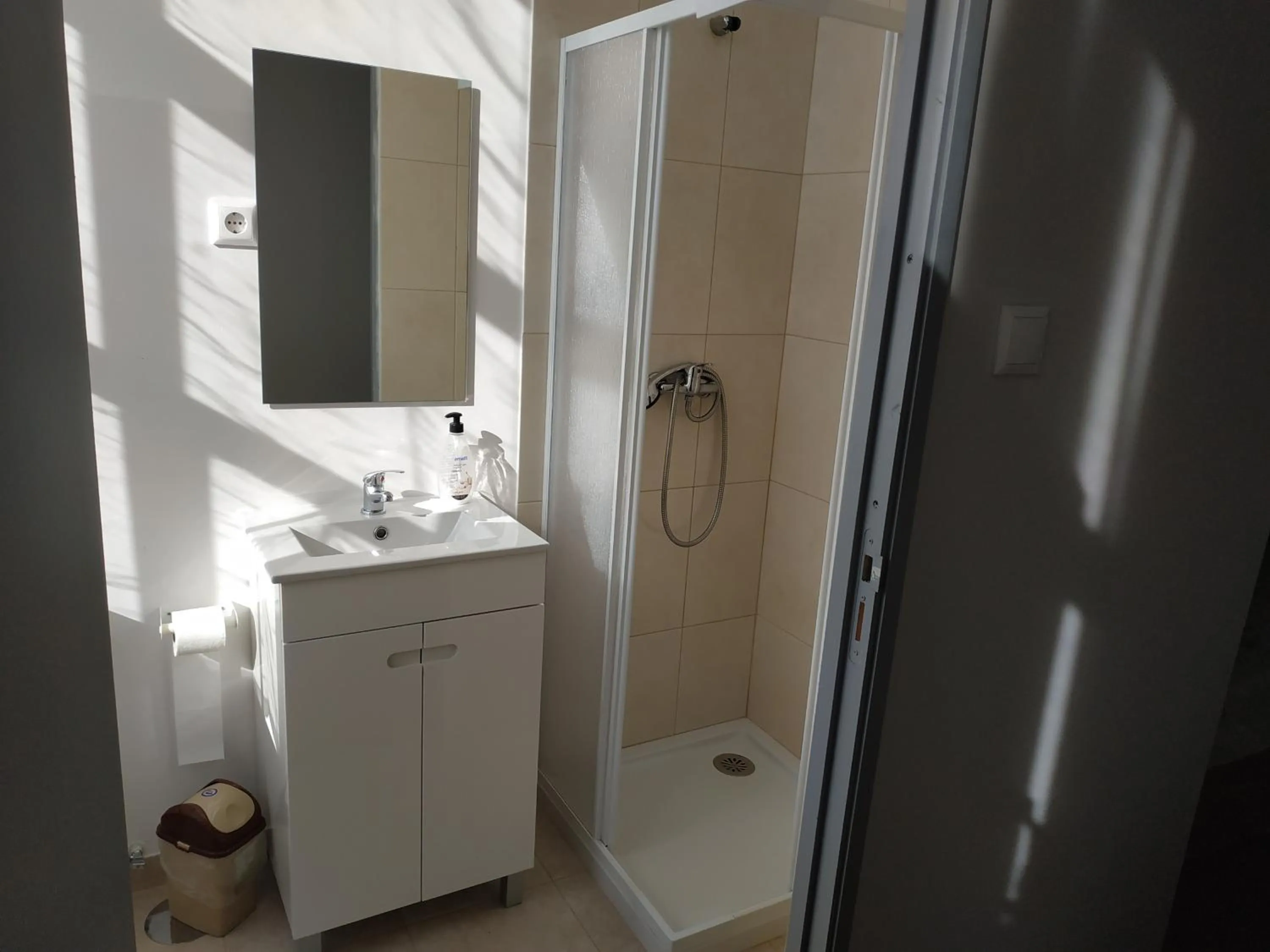 Shower in Gabriel Guesthouse