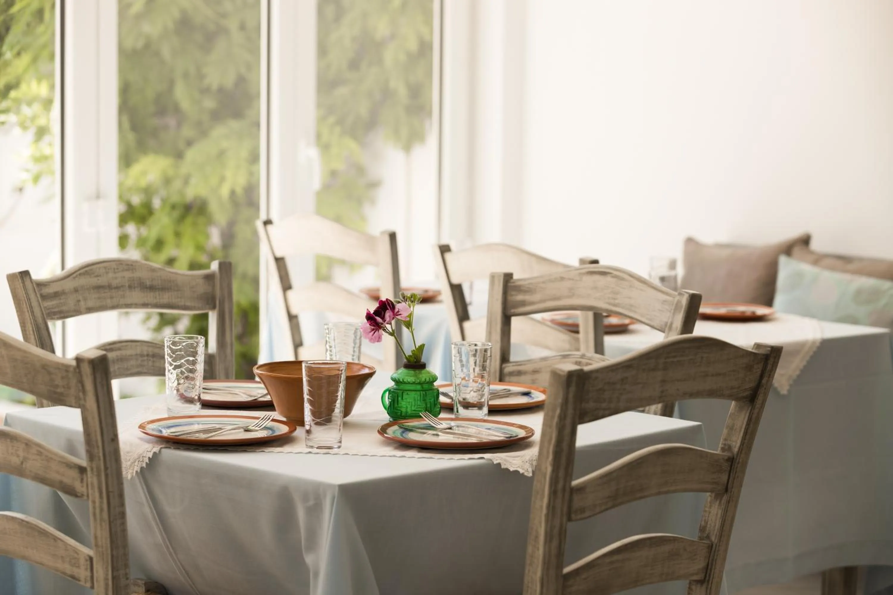 Restaurant/places to eat in Tinos Resort
