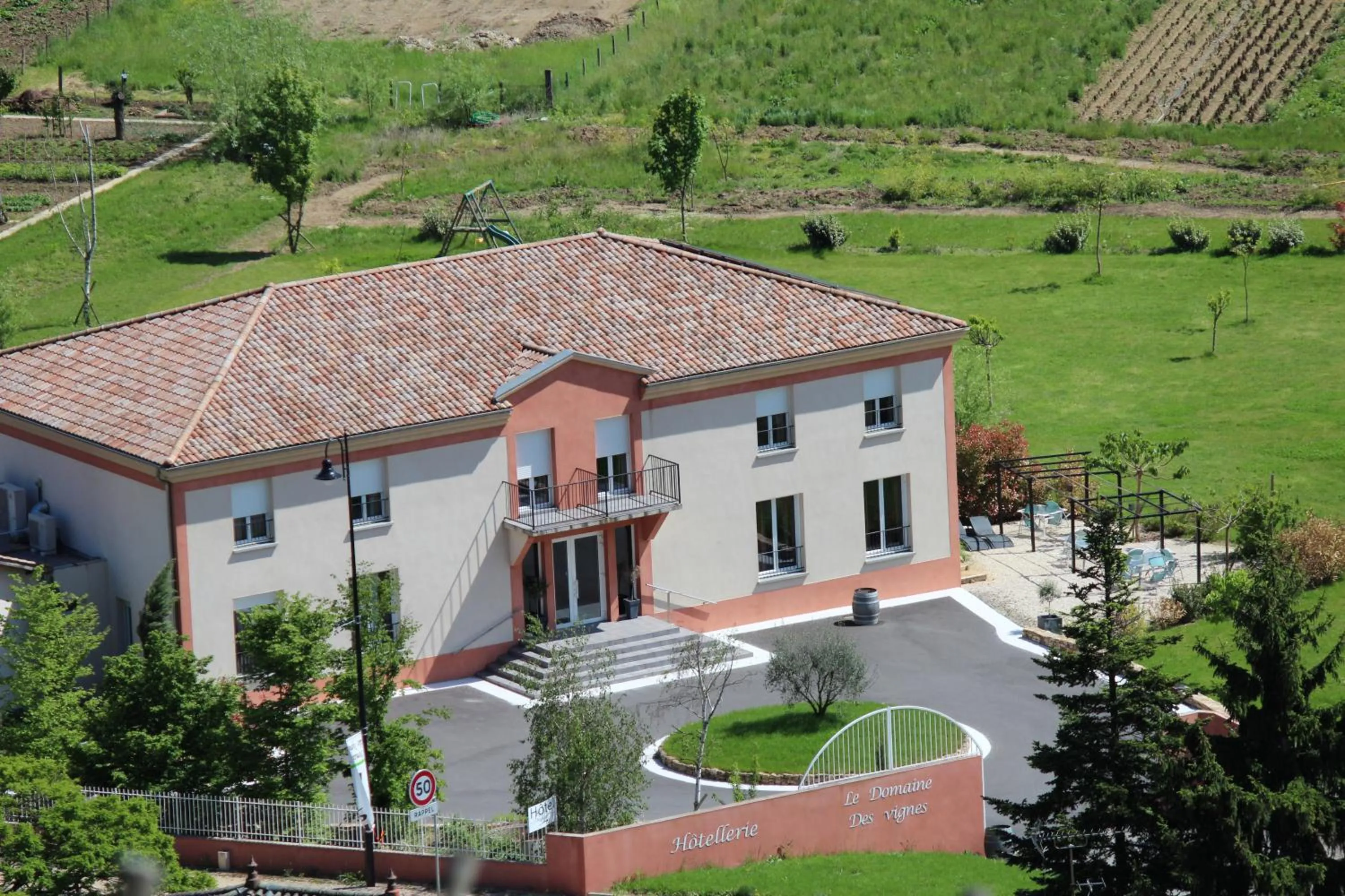 Facade/entrance in Hôtel Le Domaine des Vignes Ampuis Lyon Sud Vienne