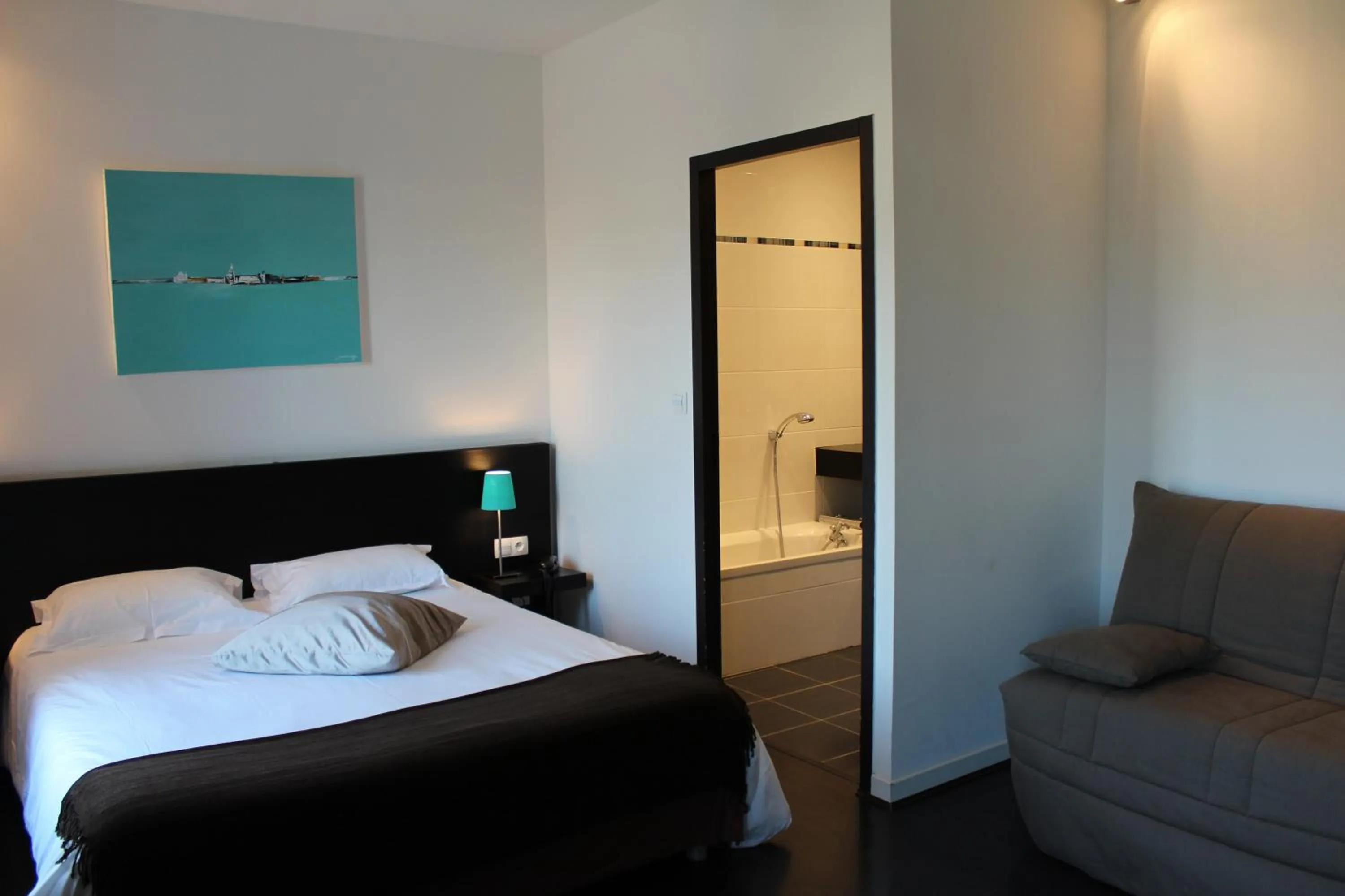 Bed in Hôtel Le Domaine des Vignes Ampuis Lyon Sud Vienne