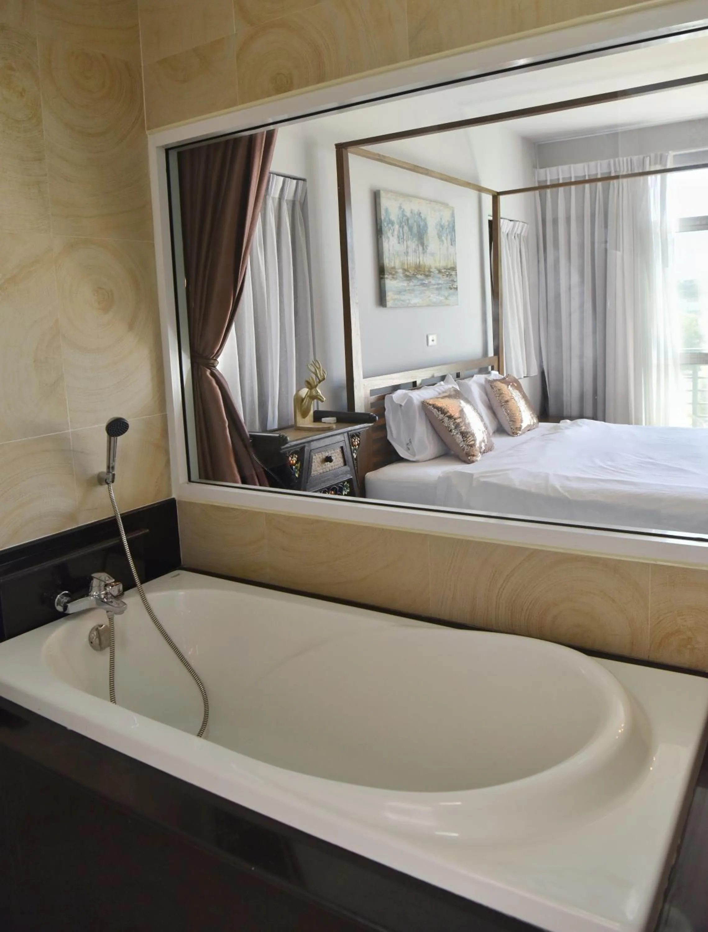 Bedroom, Bed in Arbor's house