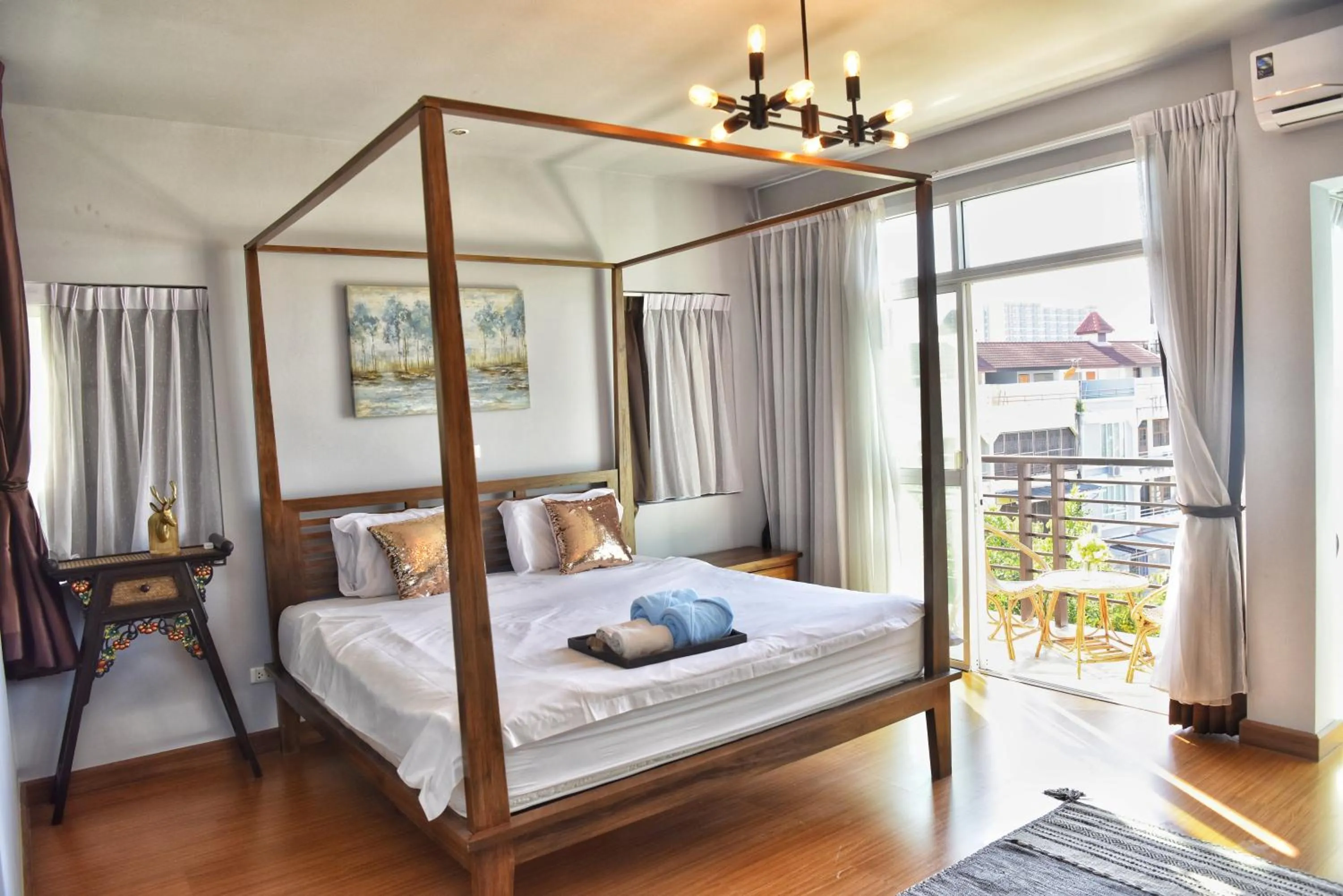 Photo of the whole room, Bed in Arbor's house