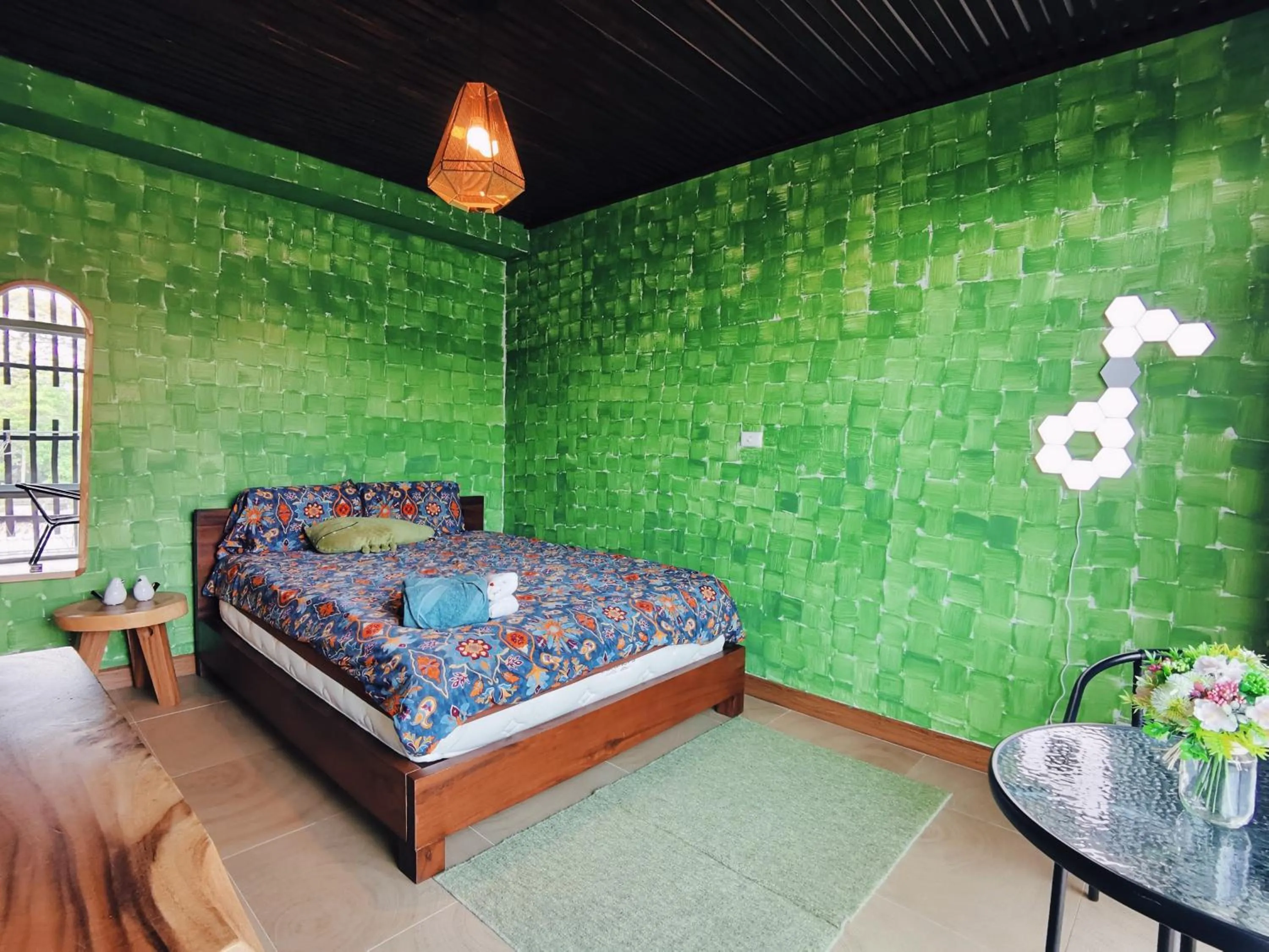 Photo of the whole room, Bed in Arbor's house