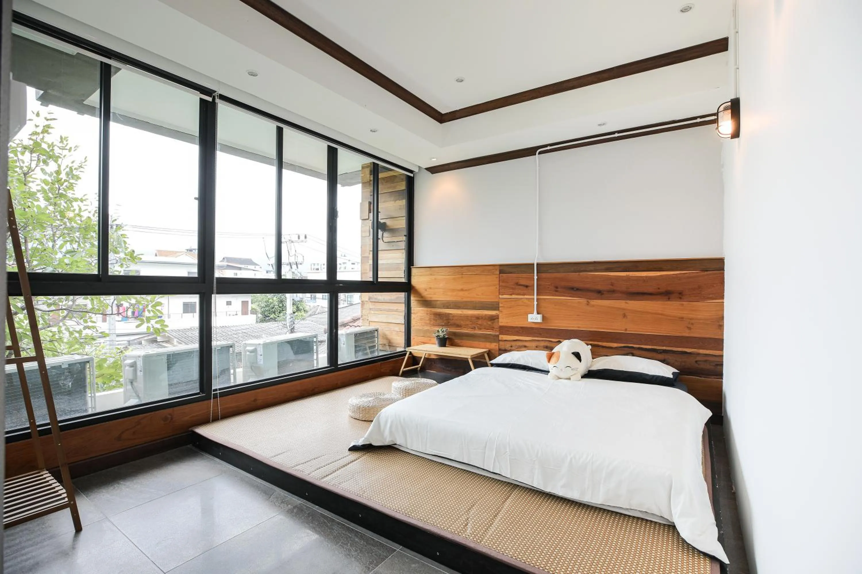 Photo of the whole room, Bed in Arbor's house