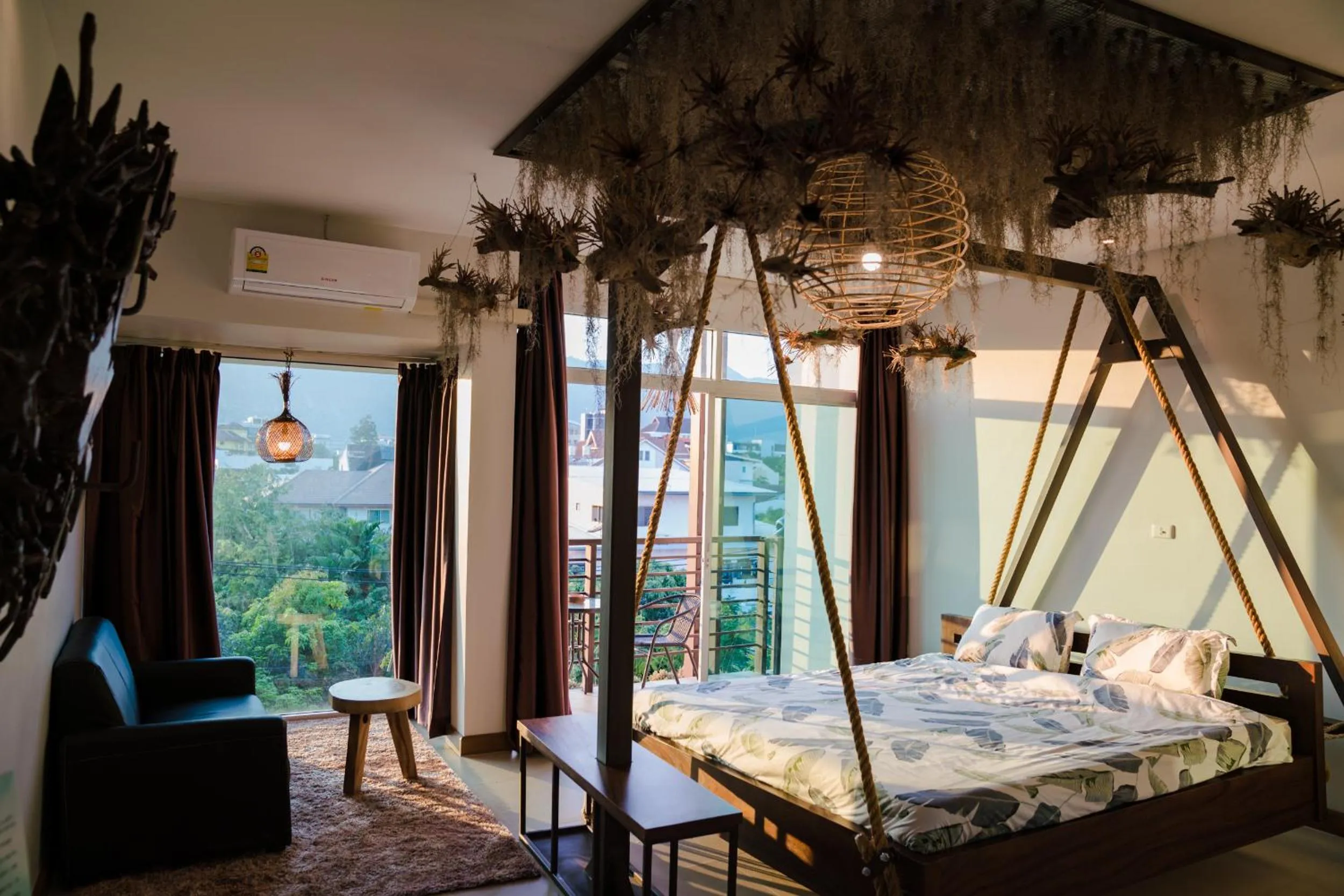 Bedroom, Bed in Arbor's house