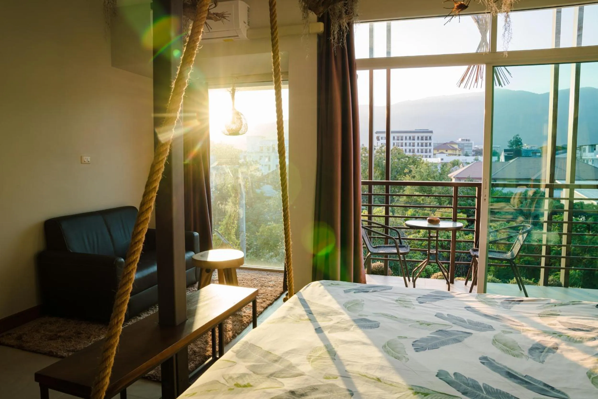 Bedroom, Bed in Arbor's house