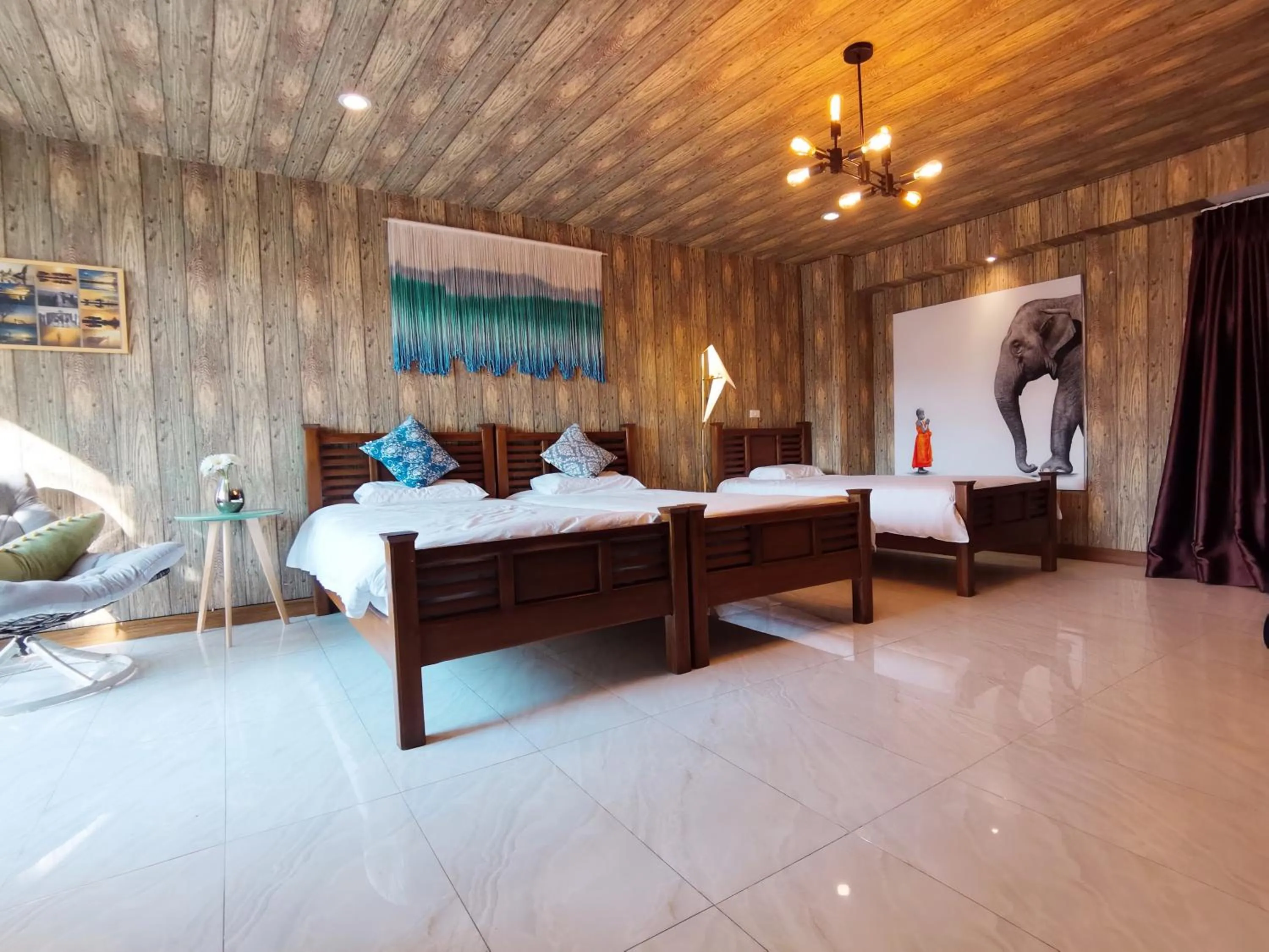 Photo of the whole room, Bed in Arbor's house