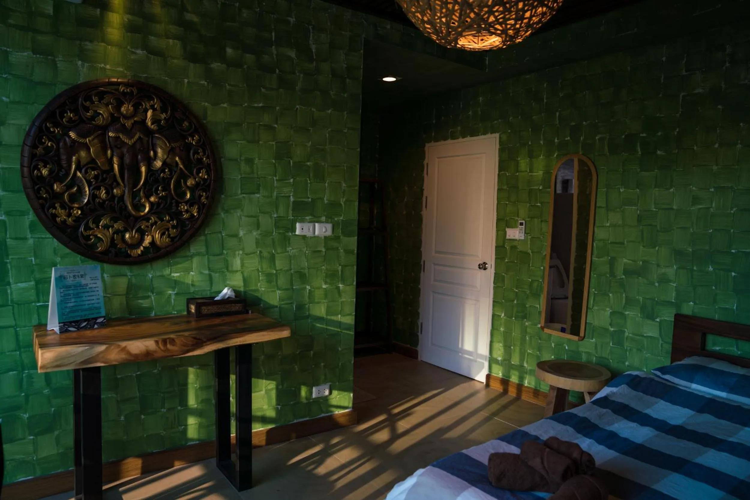 Bedroom, Bed in Arbor's house