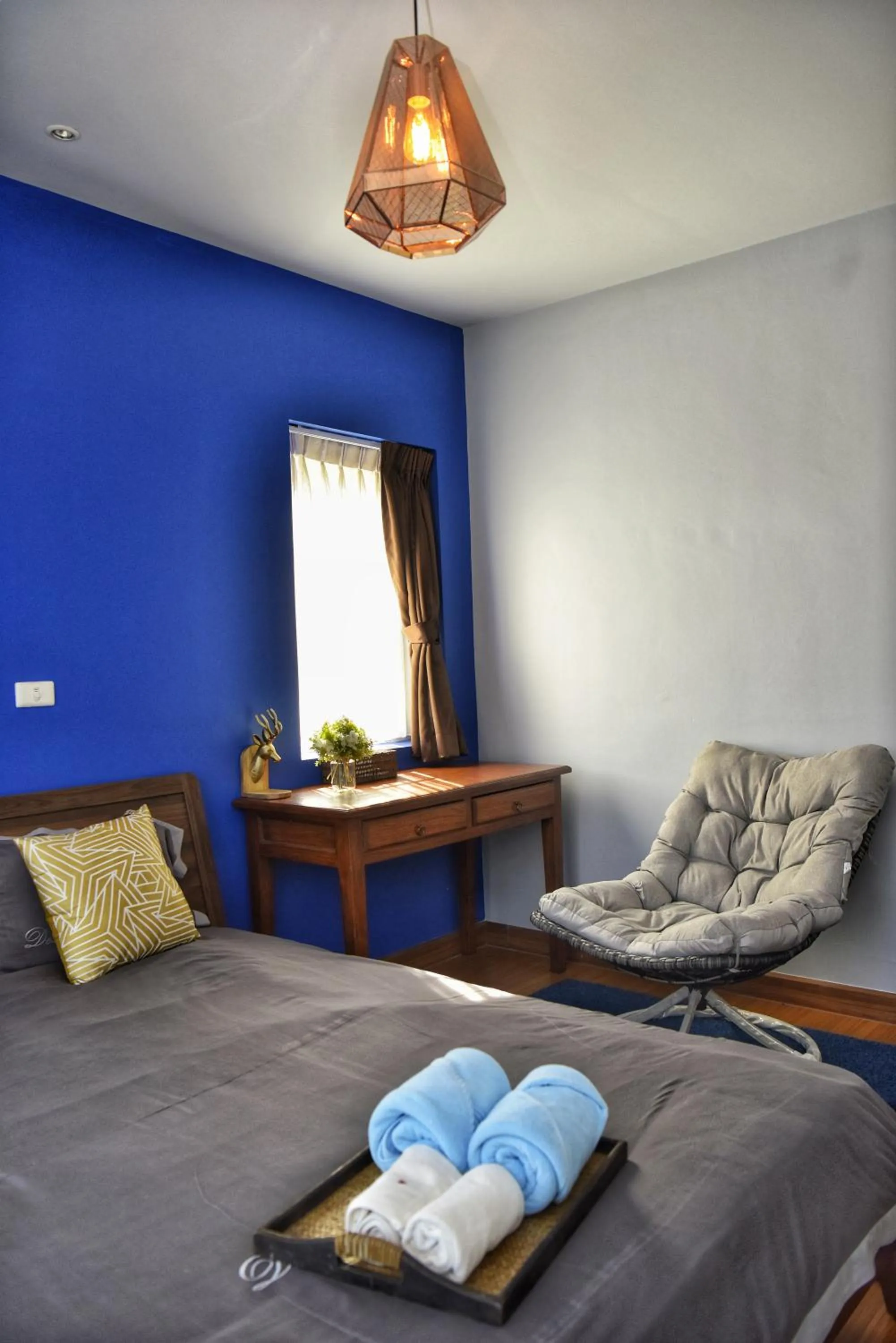 Bedroom, Bed in Arbor's house