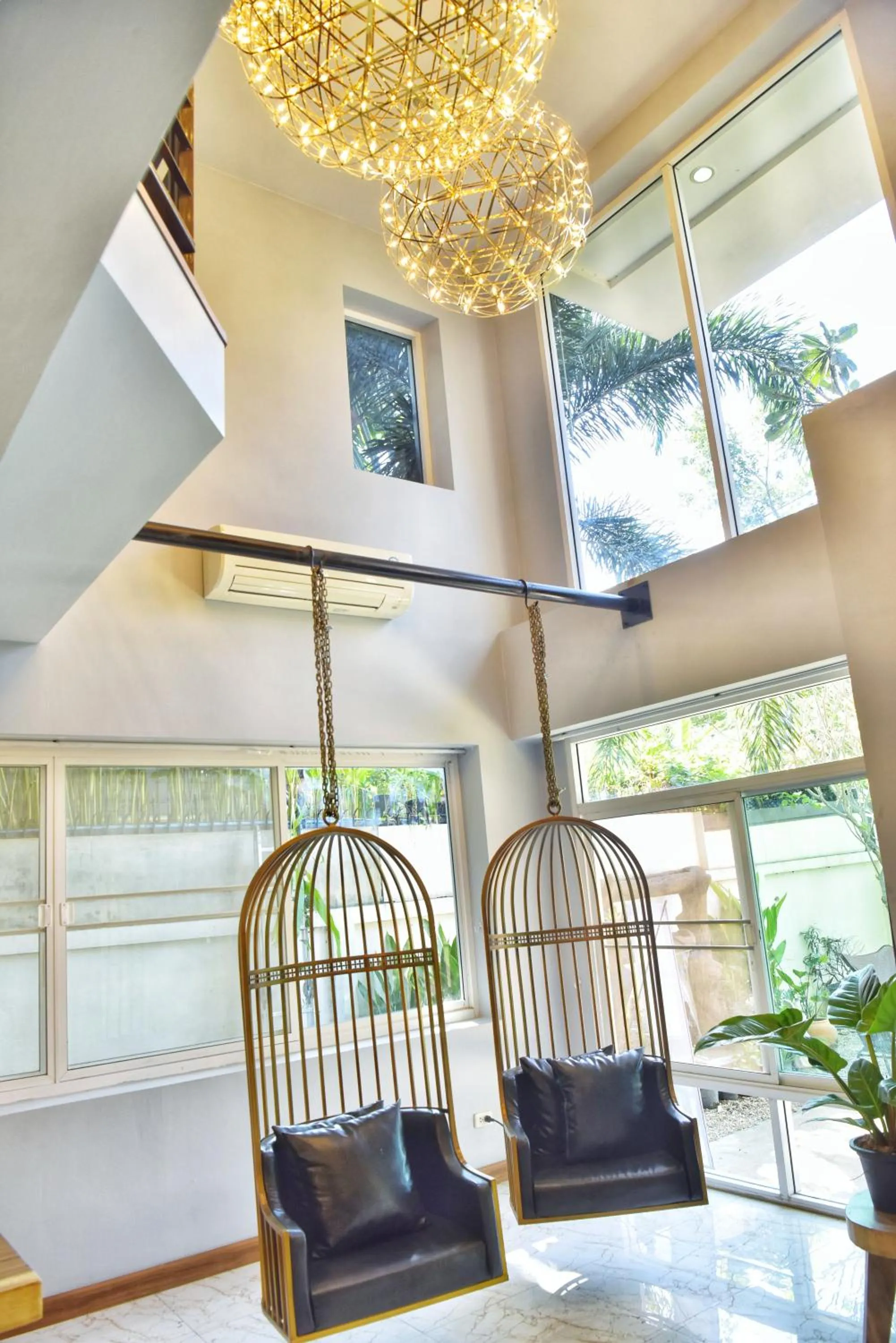 Photo of the whole room in Arbor's house