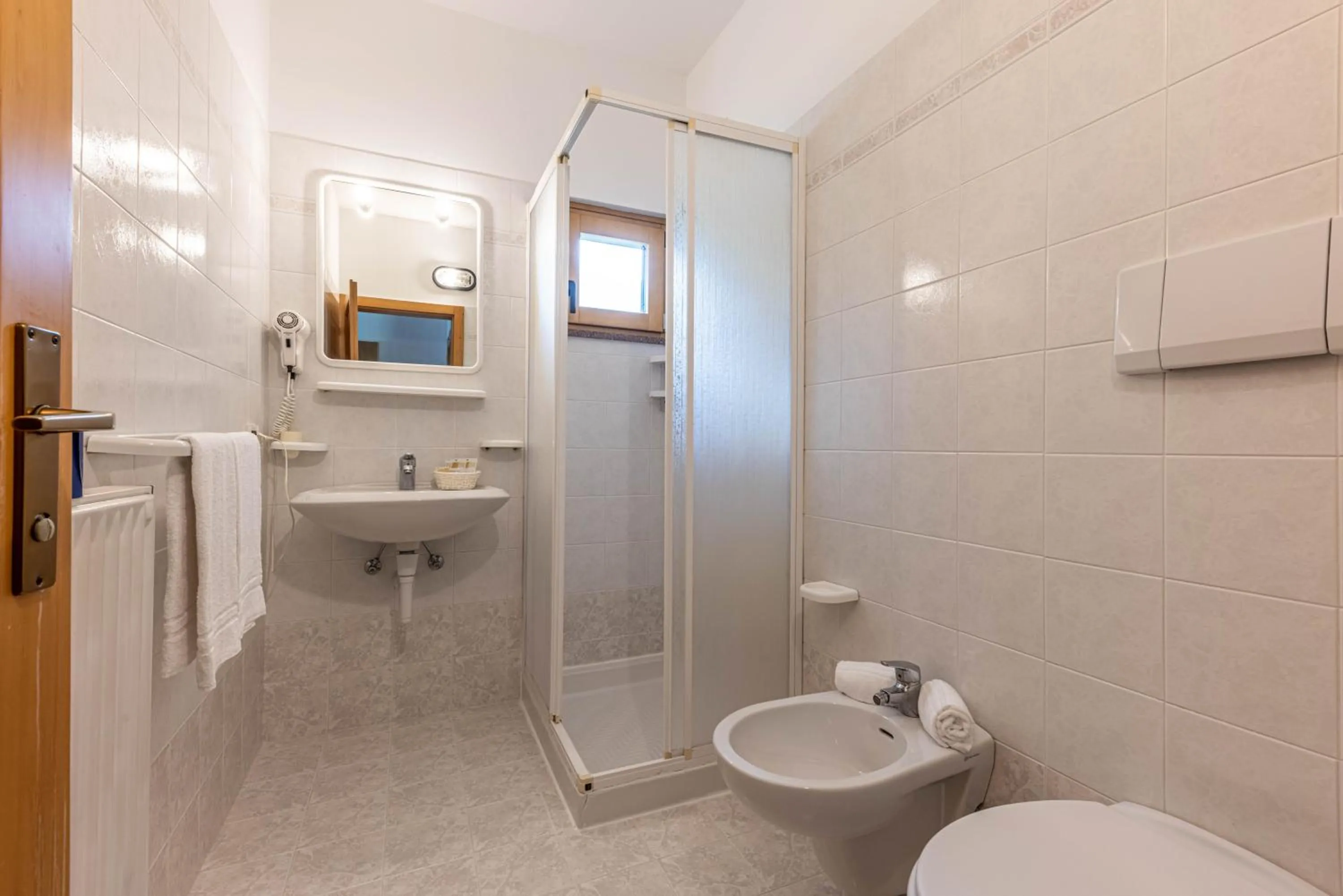 Shower in Hotel Laste'