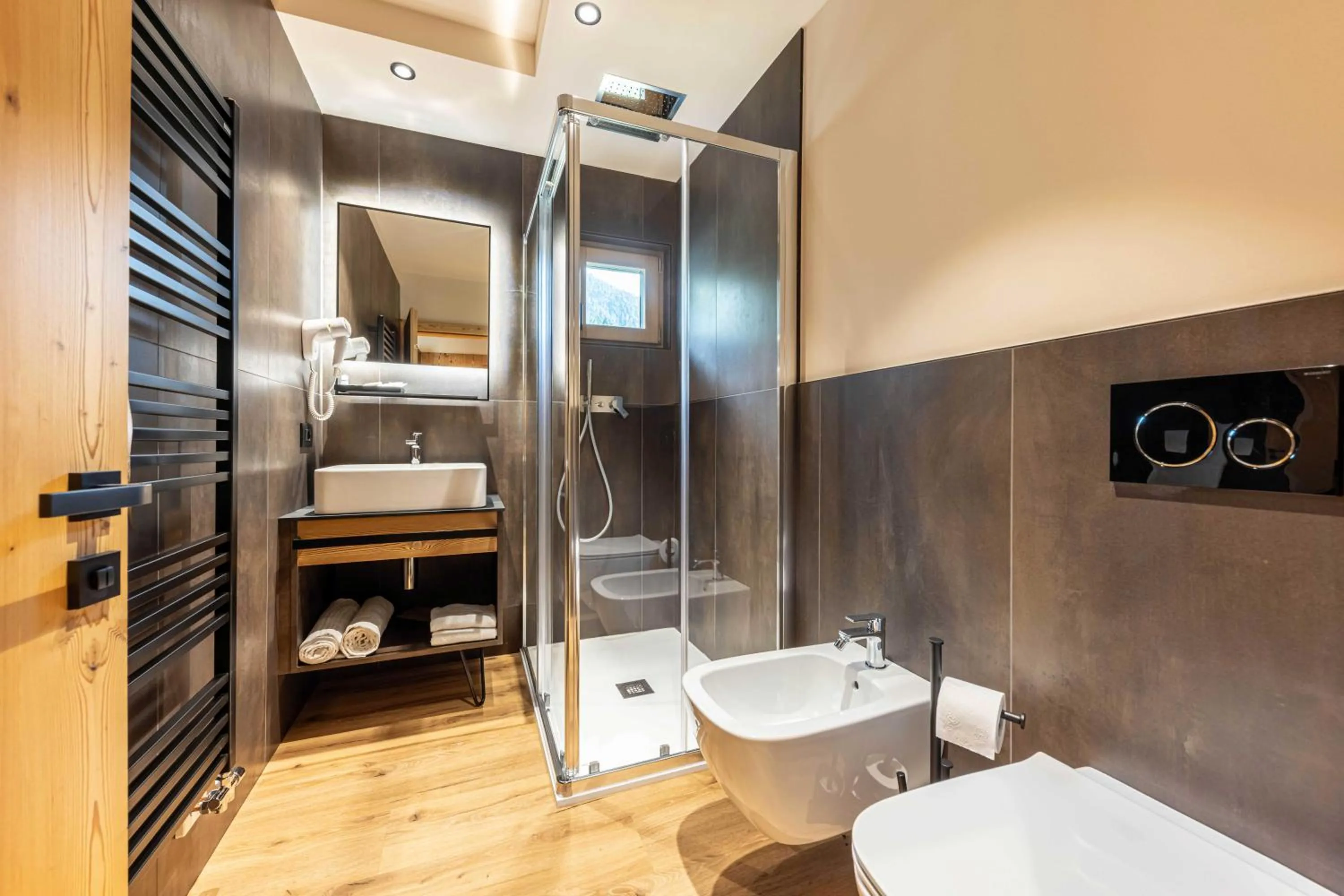 Shower in Hotel Laste'