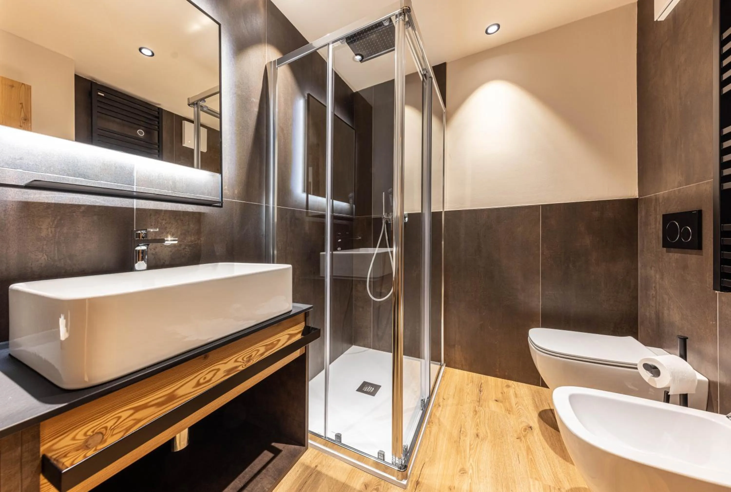 Shower in Hotel Laste'