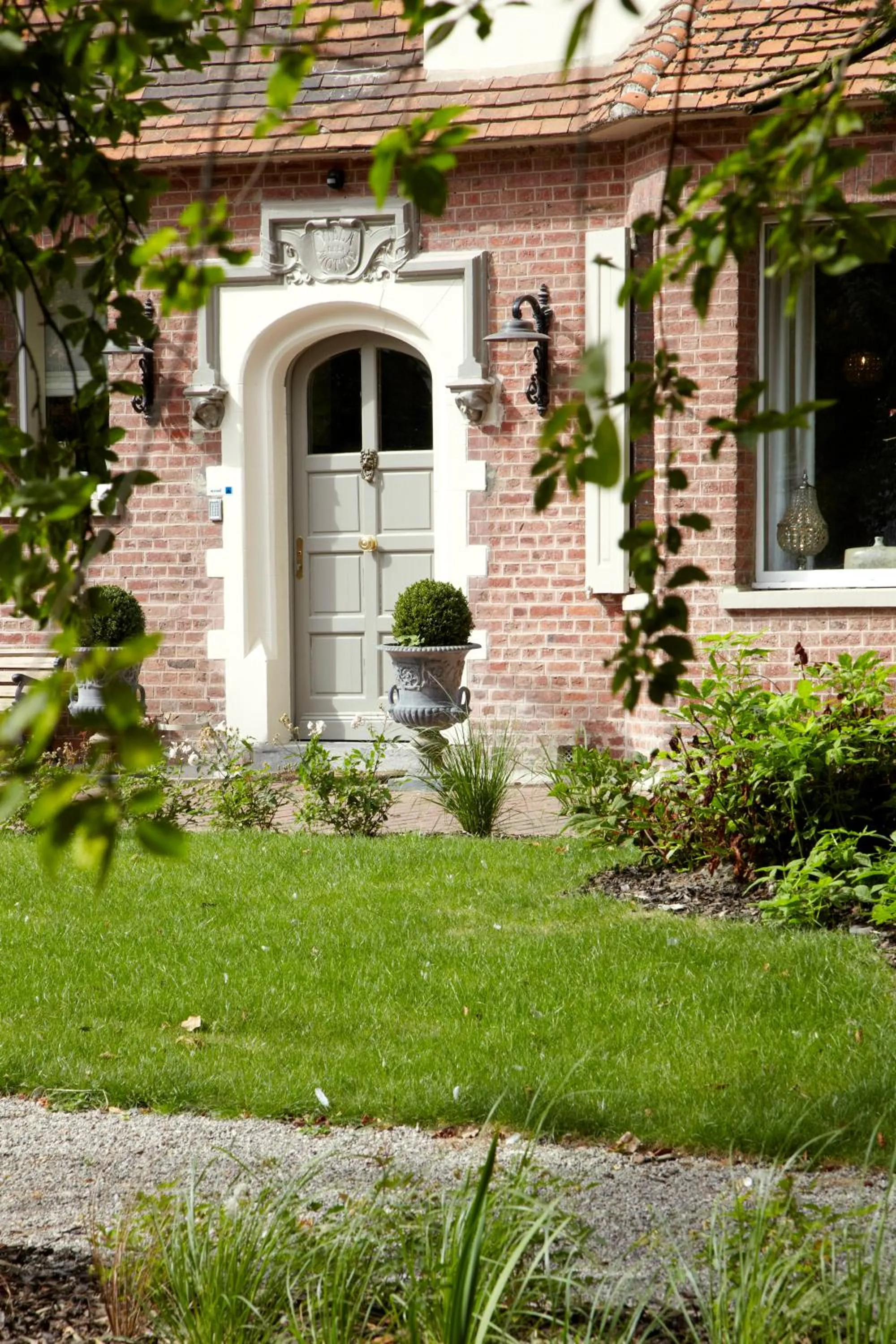 Facade/entrance in Au Petit Manoir