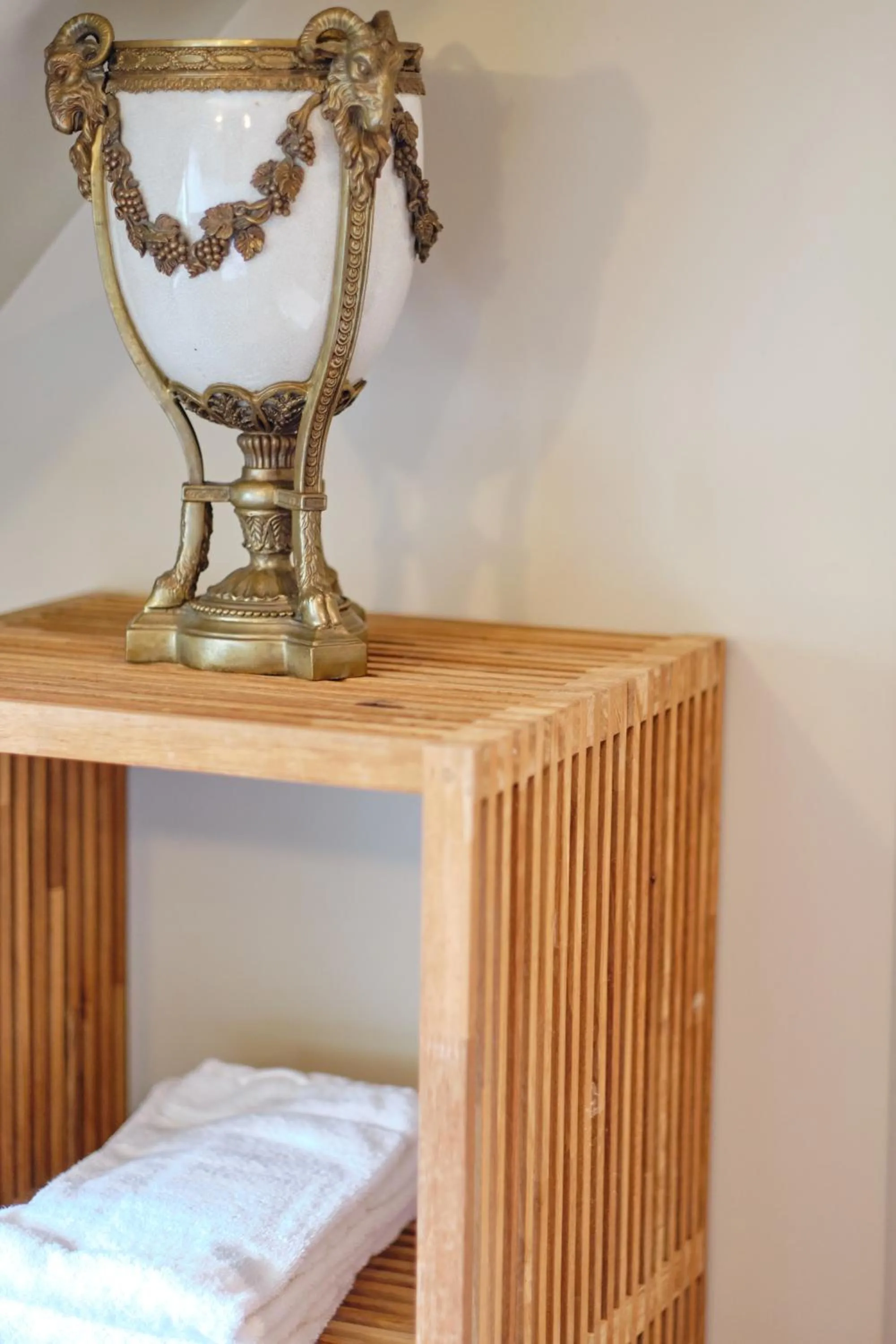 Decorative detail, Bed in Au Petit Manoir