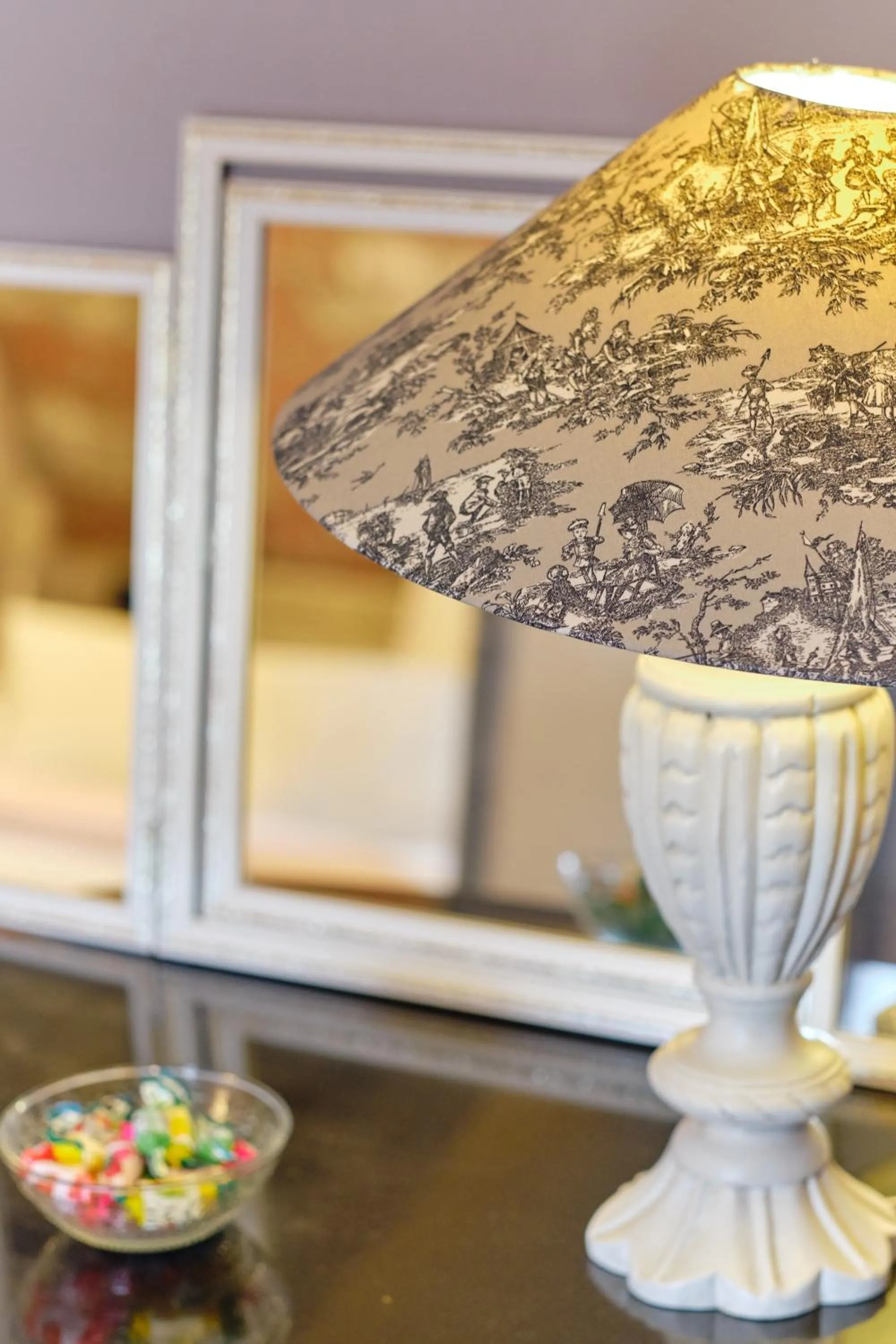 Decorative detail in Au Petit Manoir