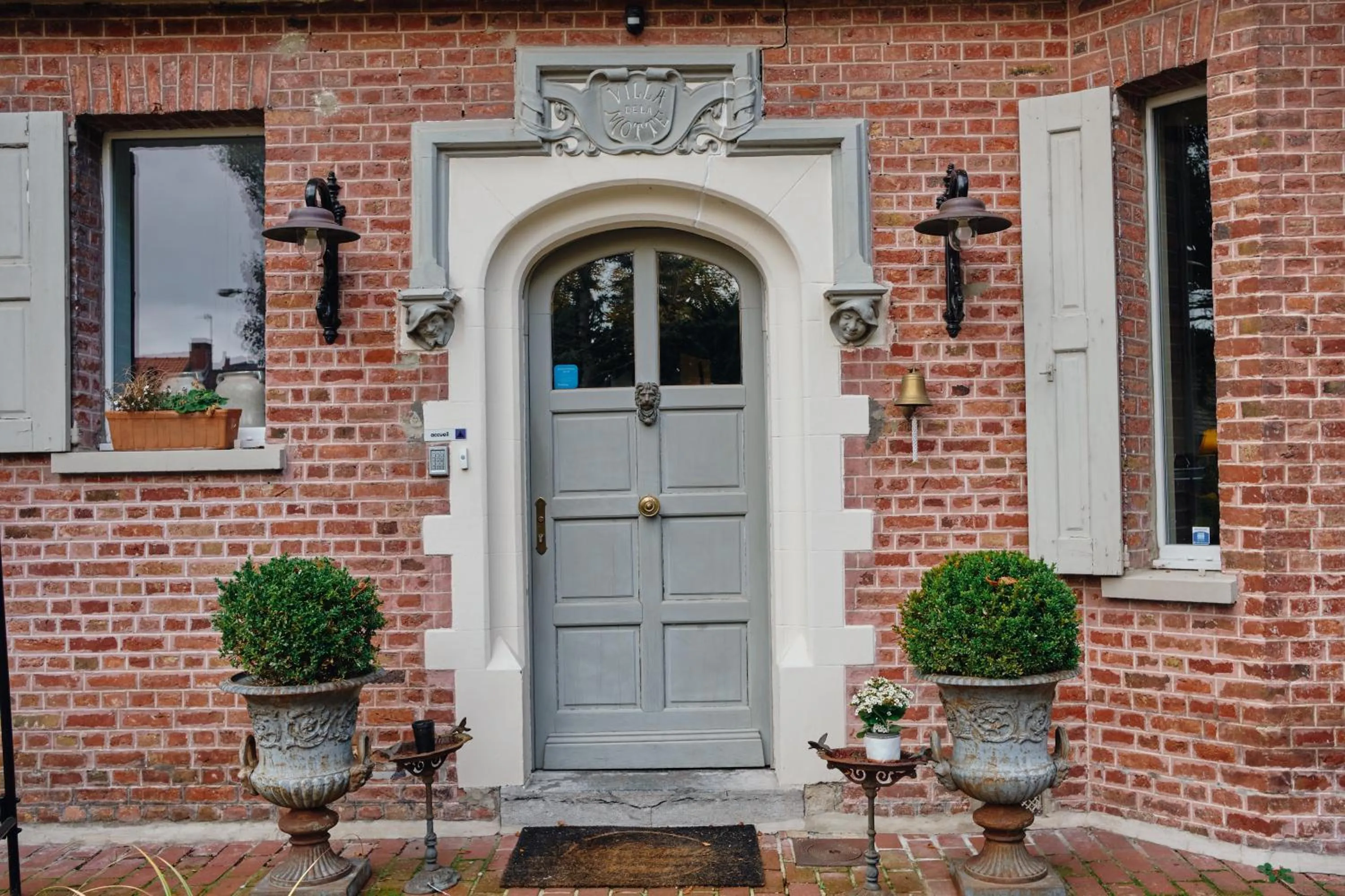 Property building in Au Petit Manoir