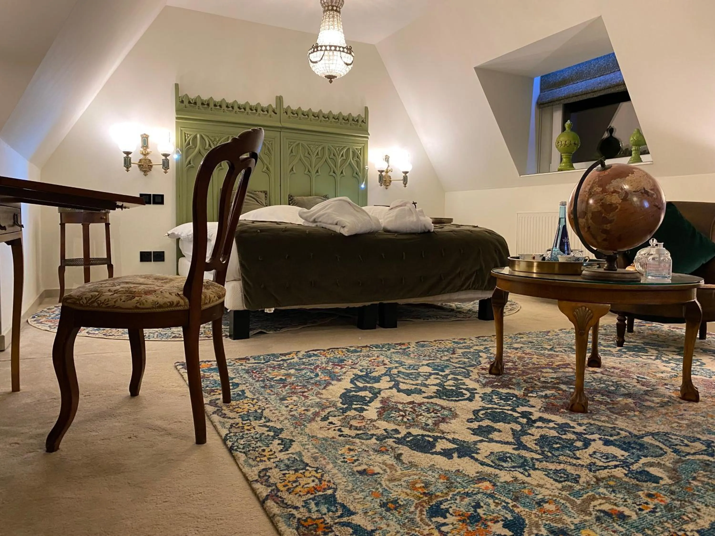 Photo of the whole room, Bed in Au Petit Manoir