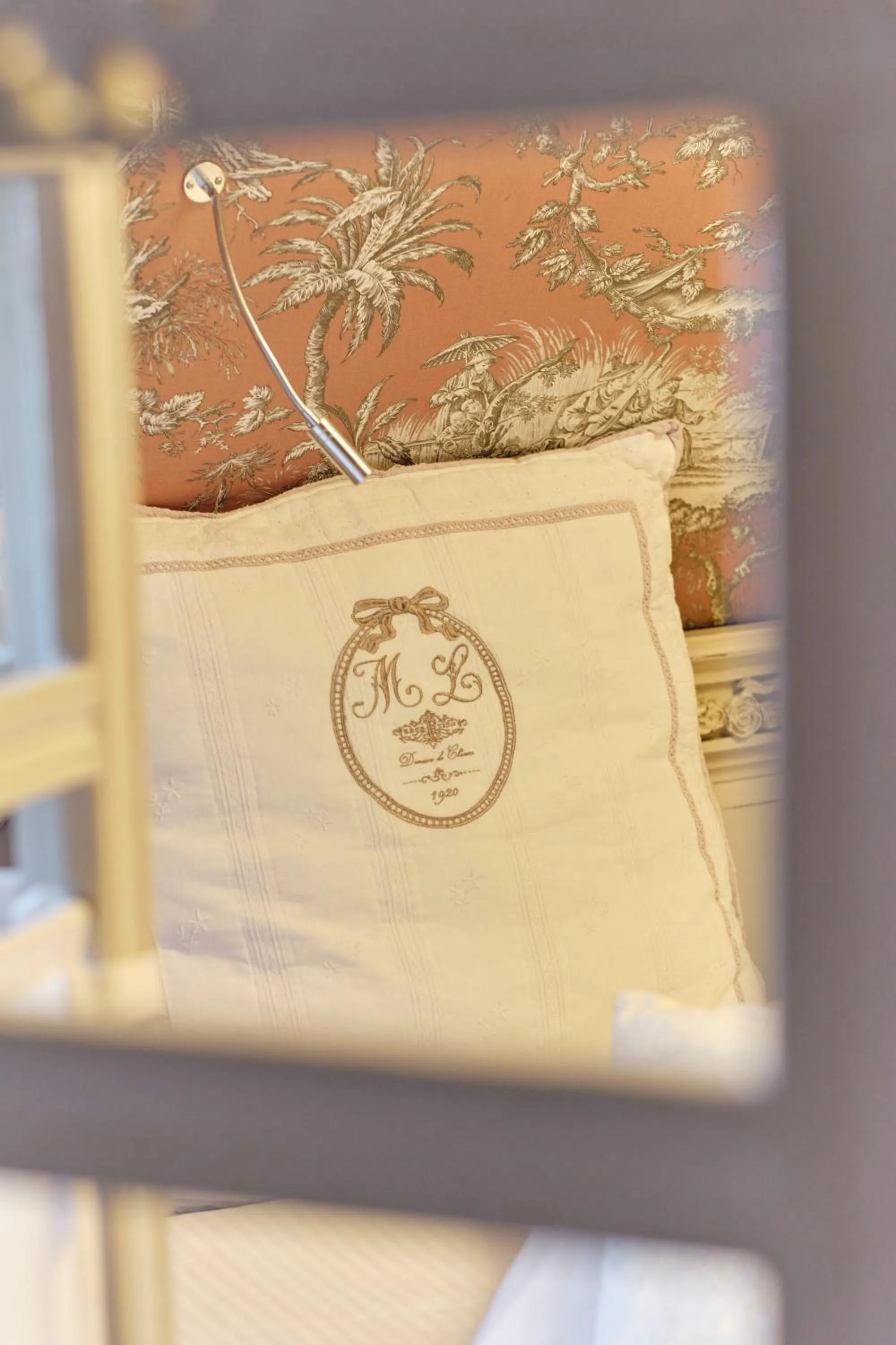 Decorative detail in Au Petit Manoir