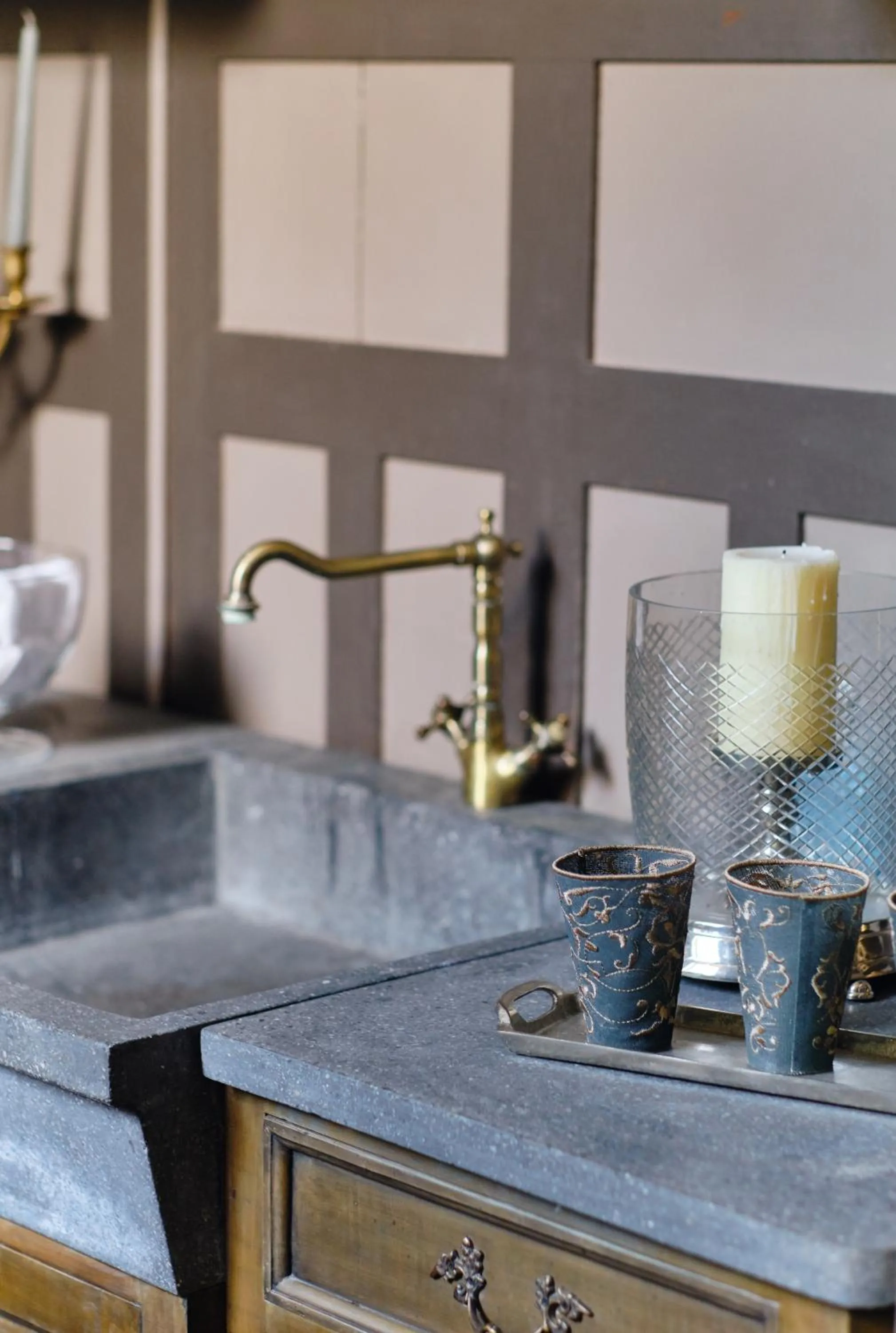 Toilet in Au Petit Manoir