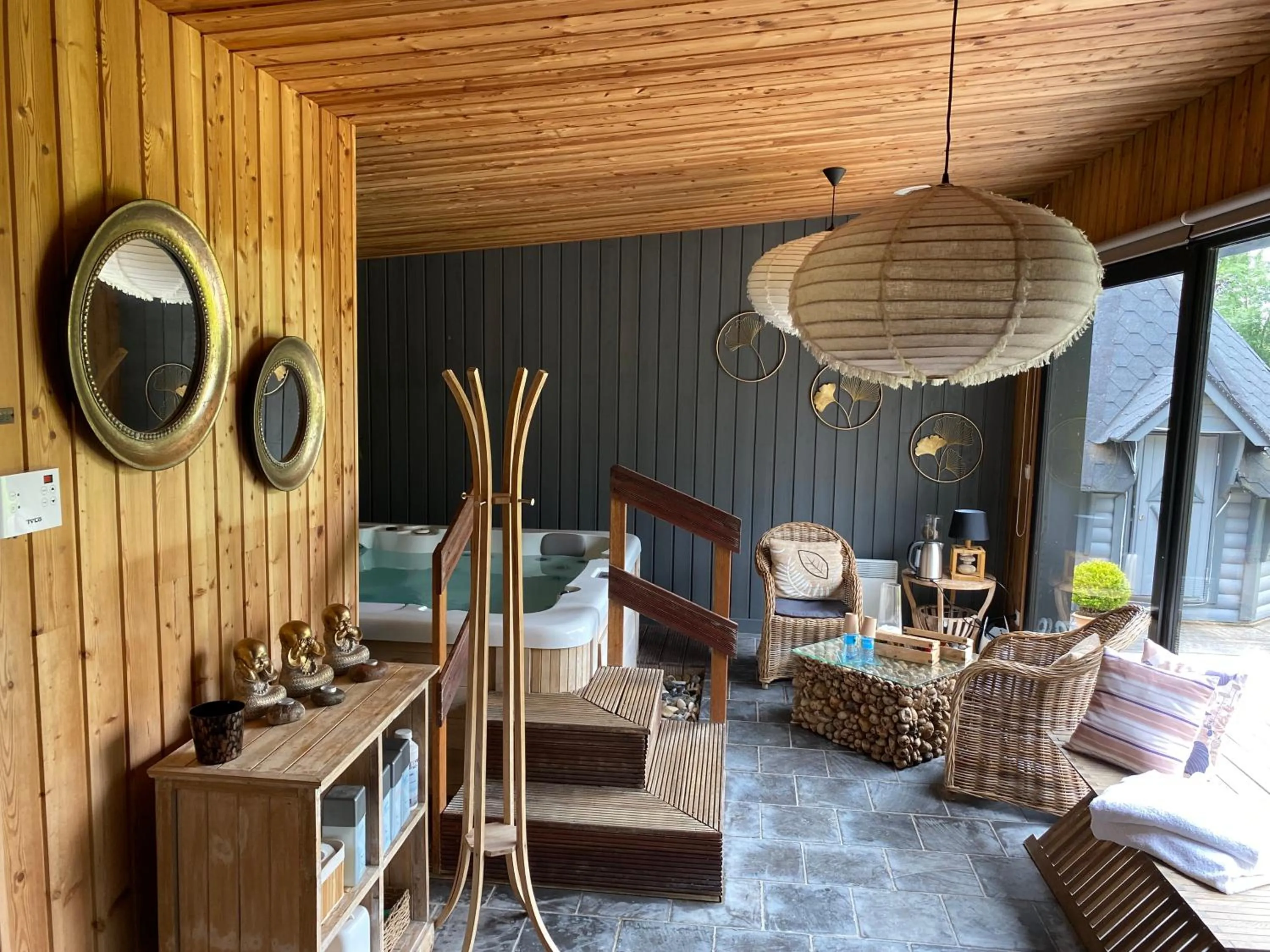 Spa and wellness centre/facilities in Au Petit Manoir