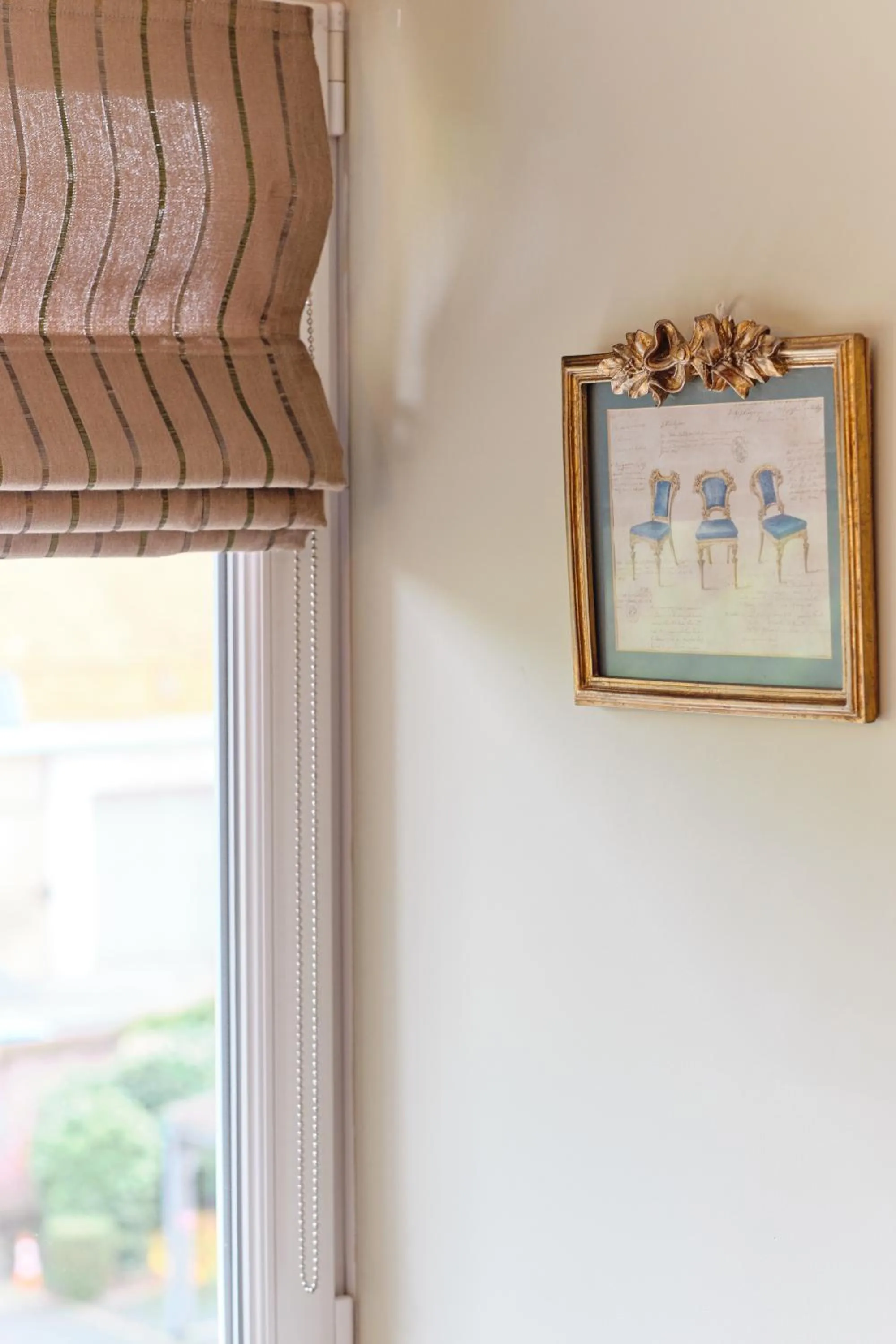 Decorative detail in Au Petit Manoir