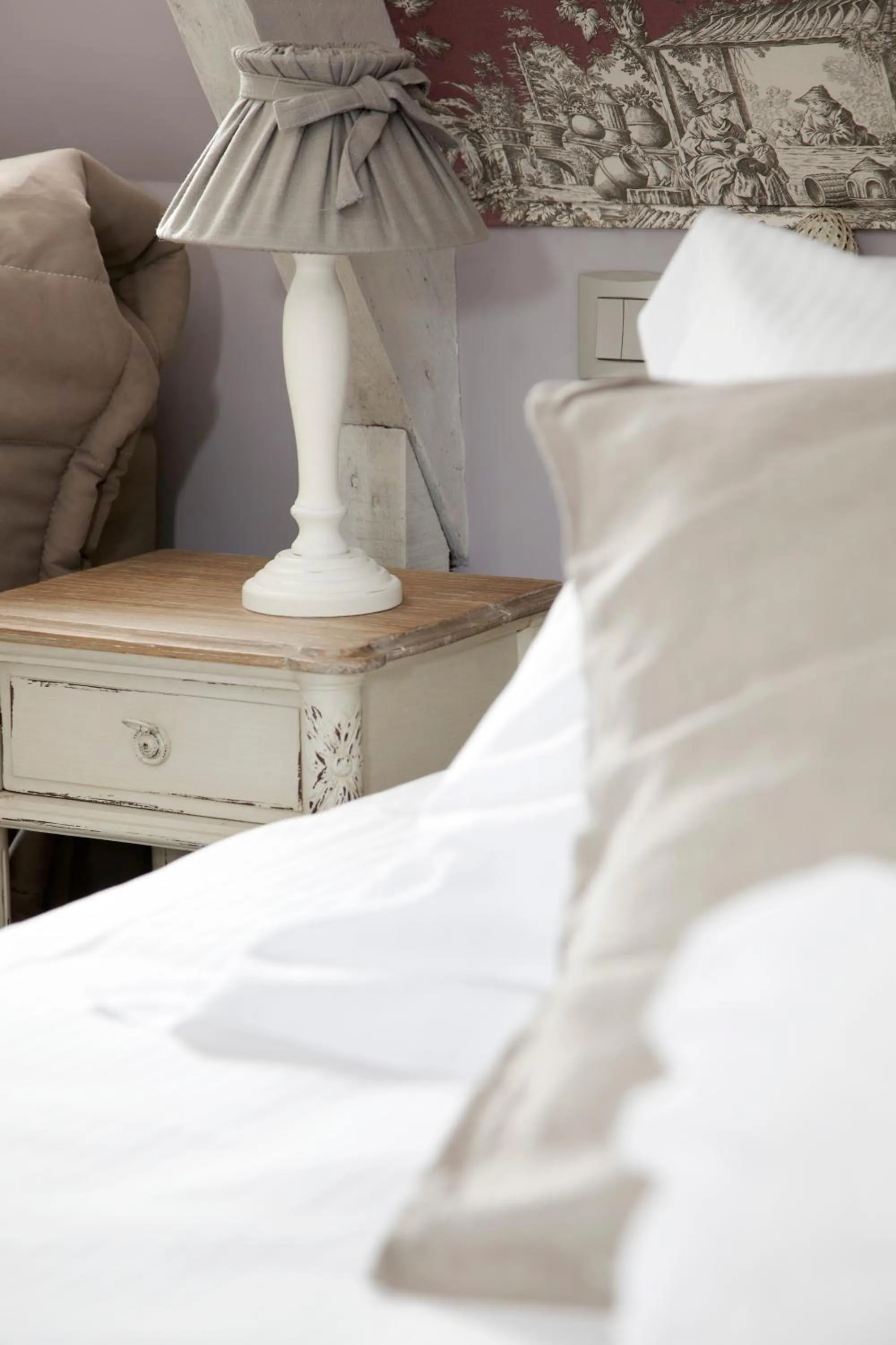 Decorative detail, Bed in Au Petit Manoir