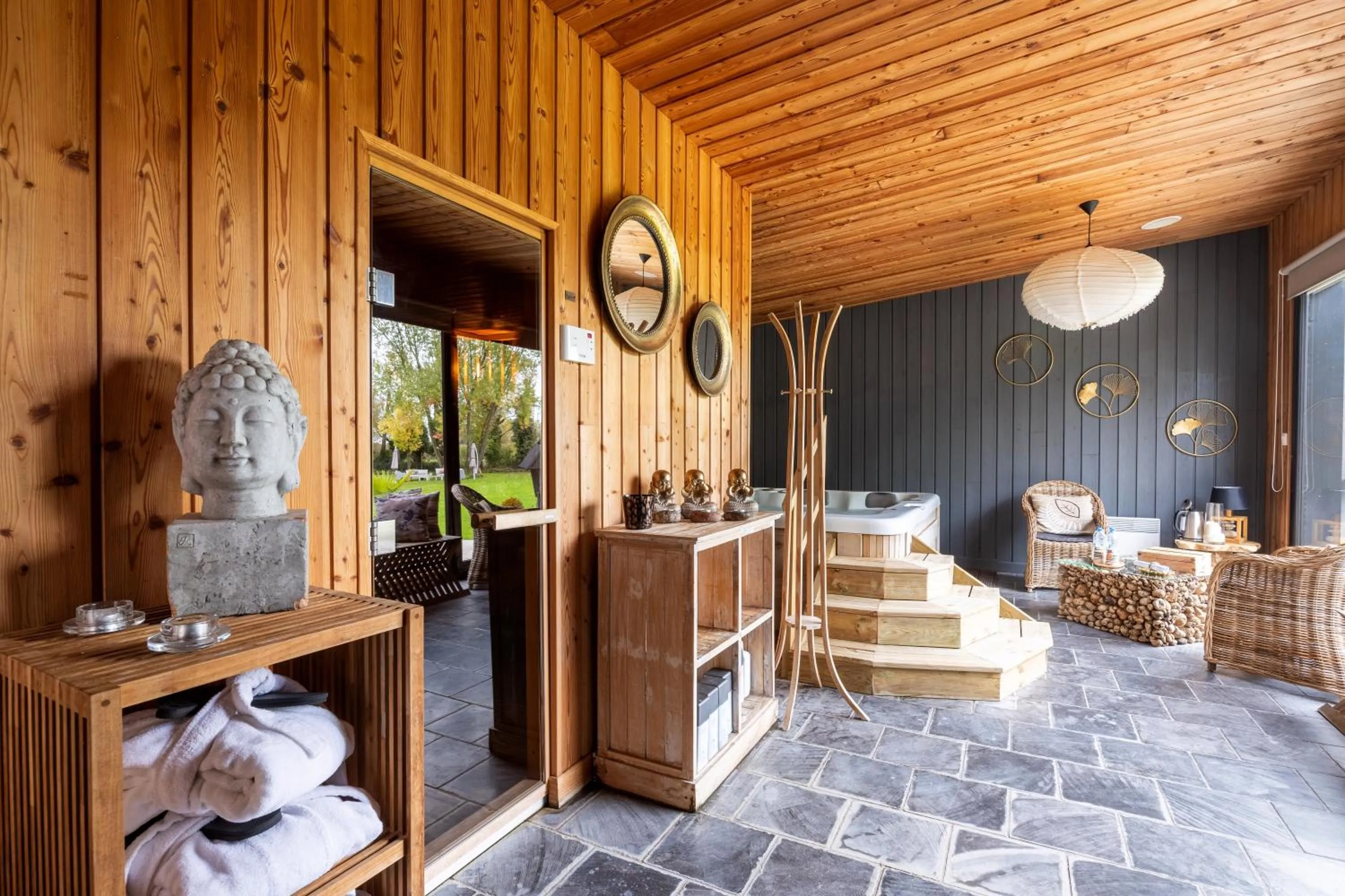 Hot Tub in Au Petit Manoir