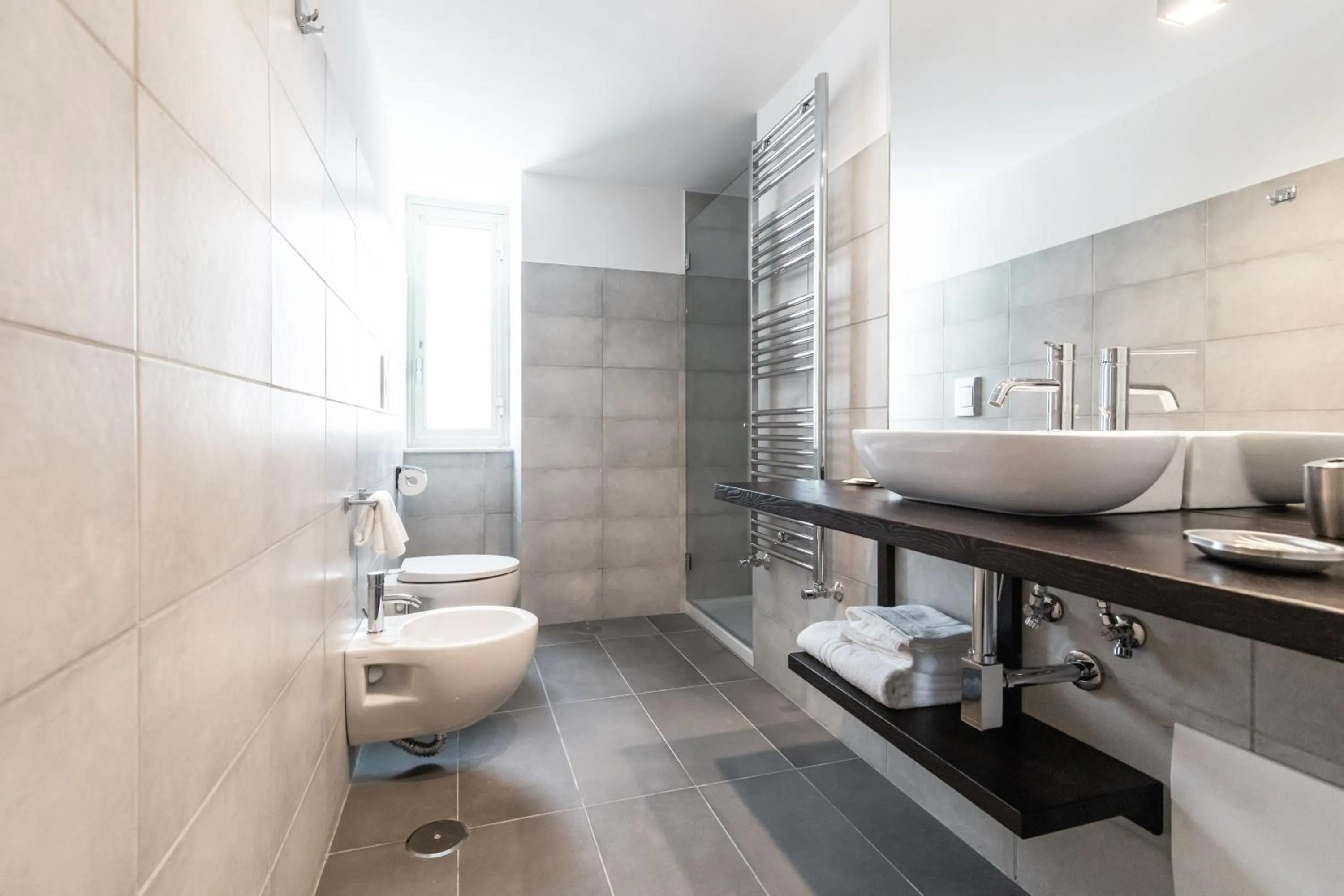 Shower in Gramsci Suites