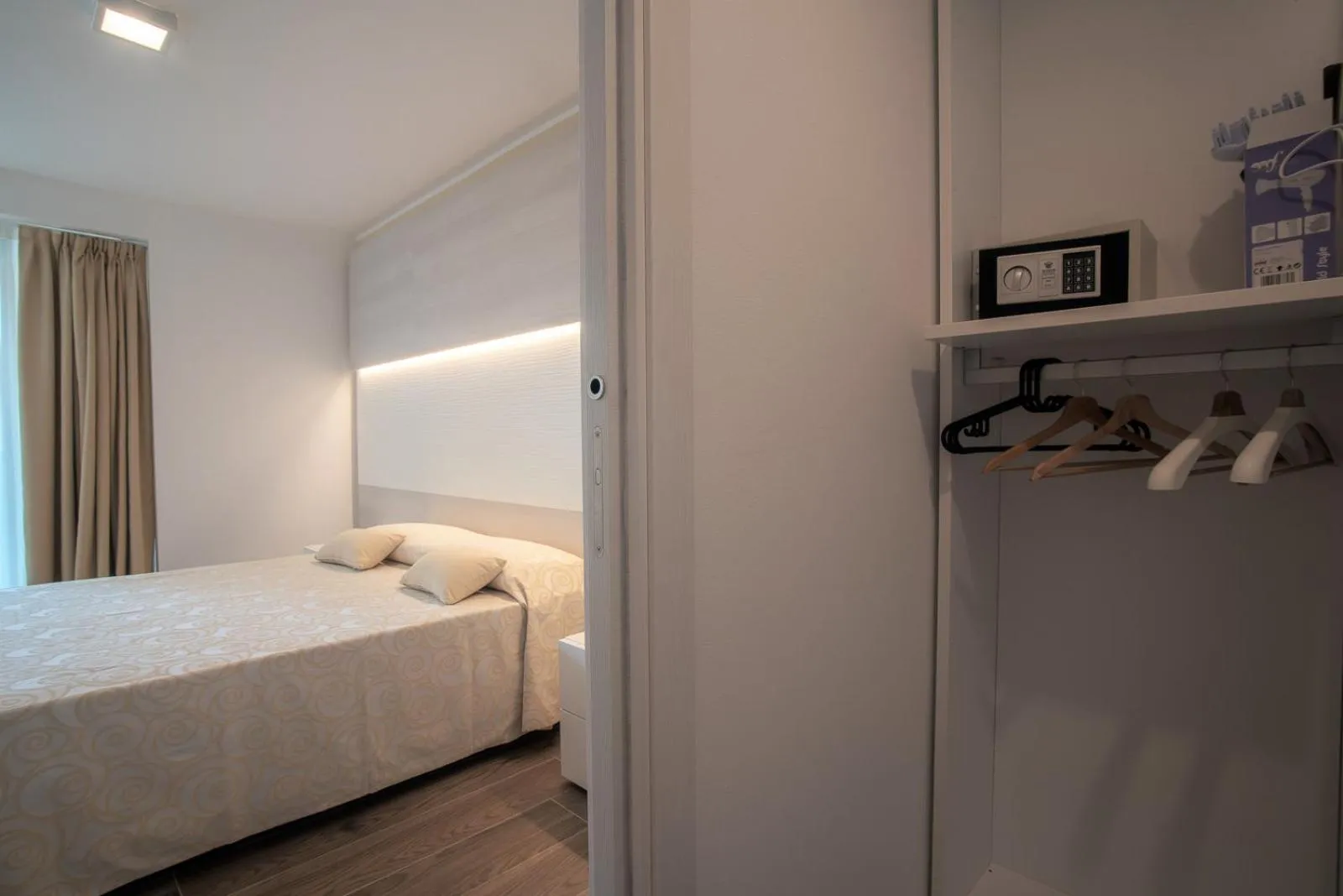 Photo of the whole room, Bed in Aparthotel Miramare