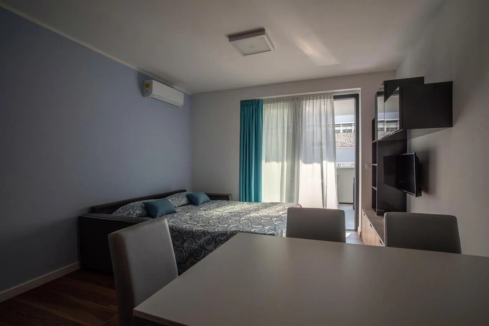 Dining area, Bed in Aparthotel Miramare