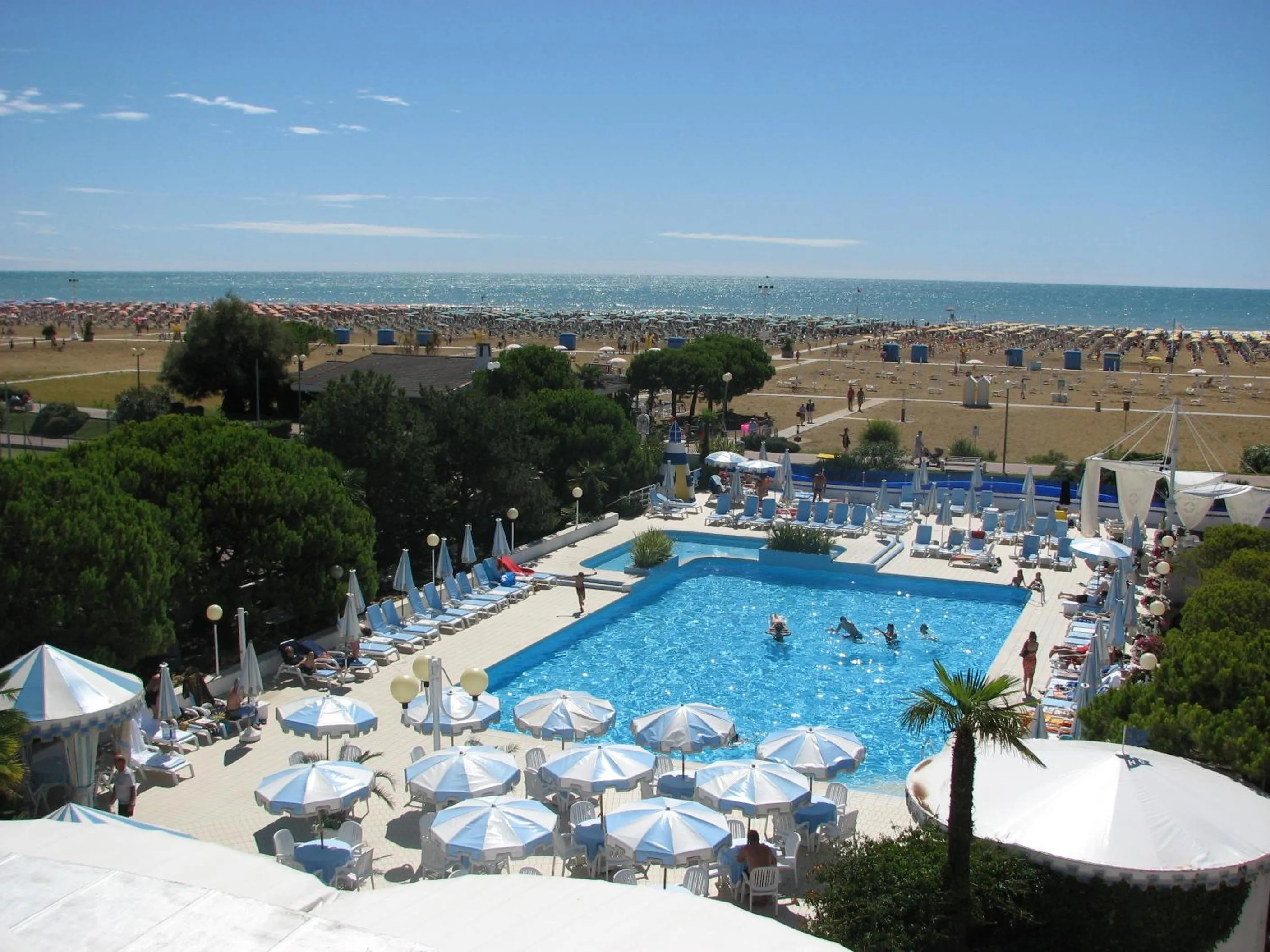 Swimming pool in Hotel Corallo