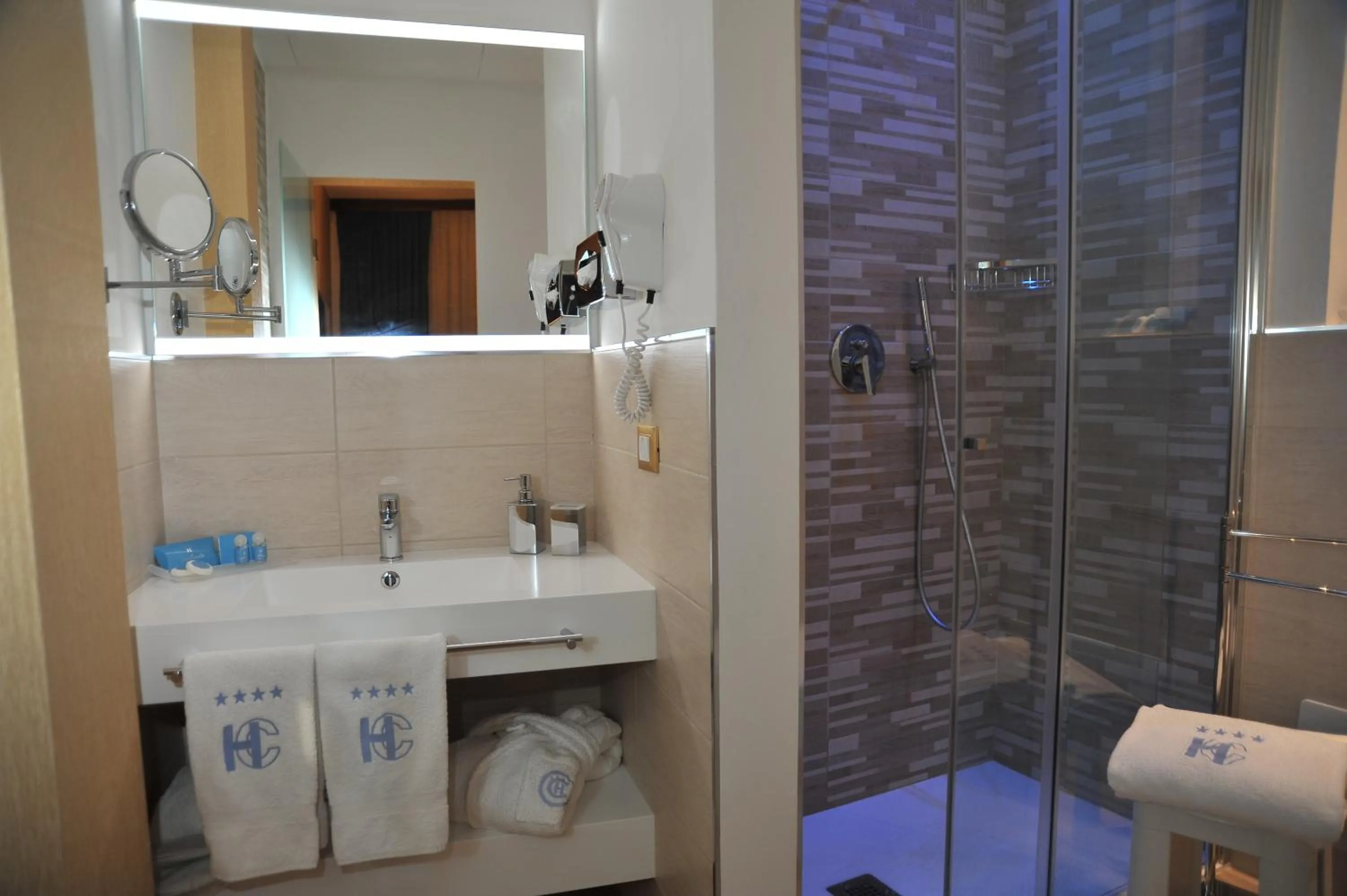 Bathroom in Hotel Corallo