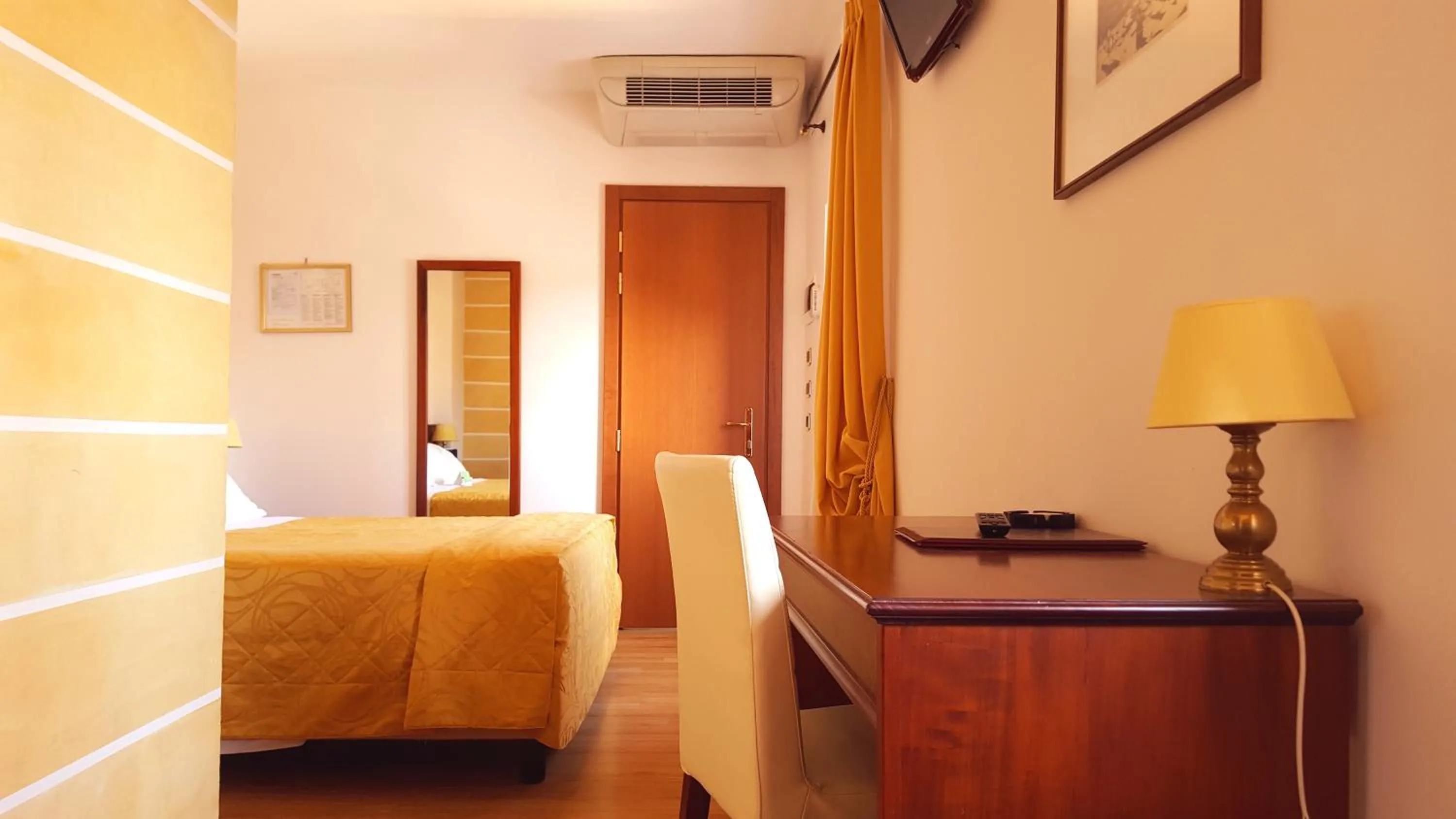 Bedroom, Bed in Hotel Aurora