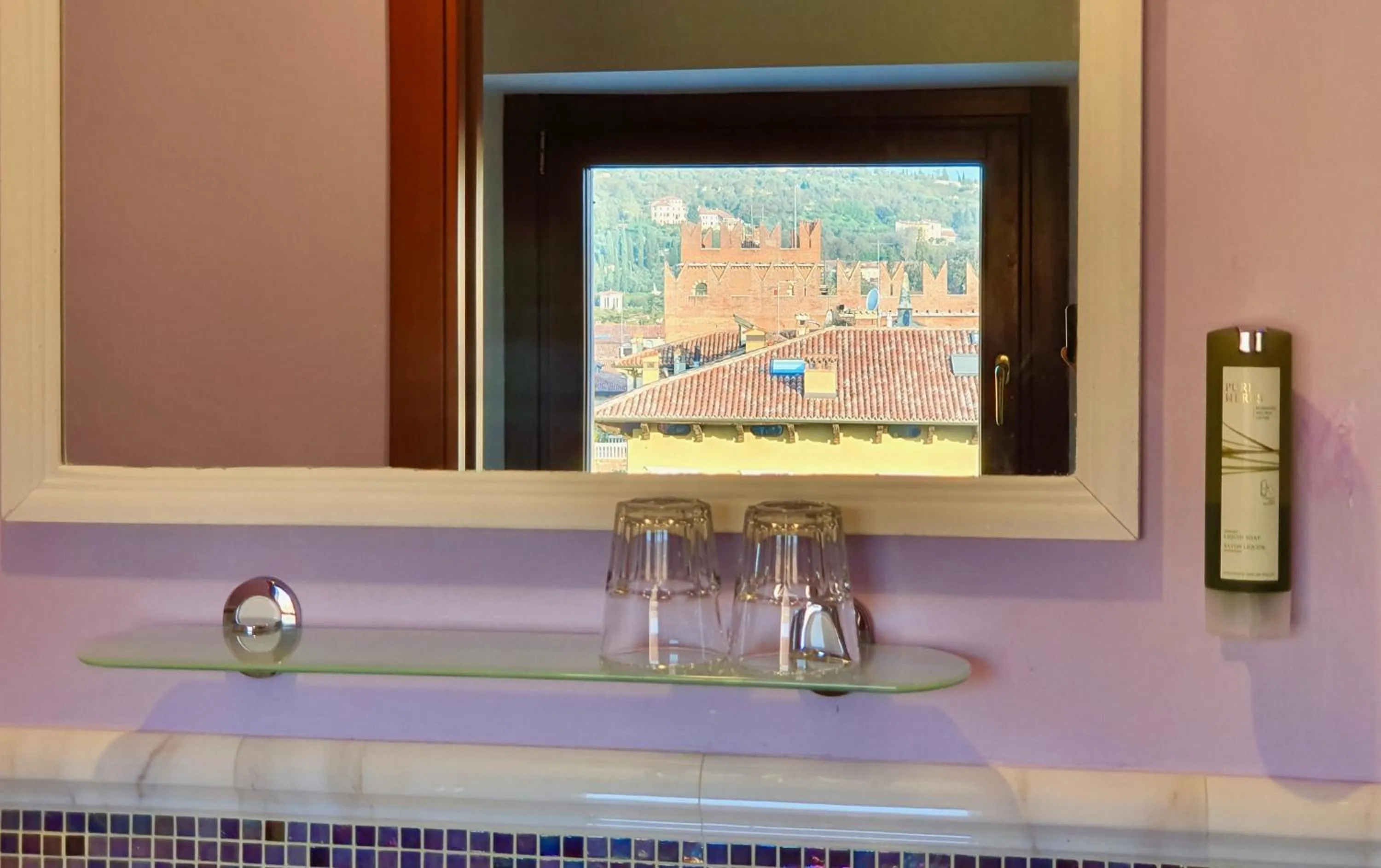 Bathroom in Hotel Aurora