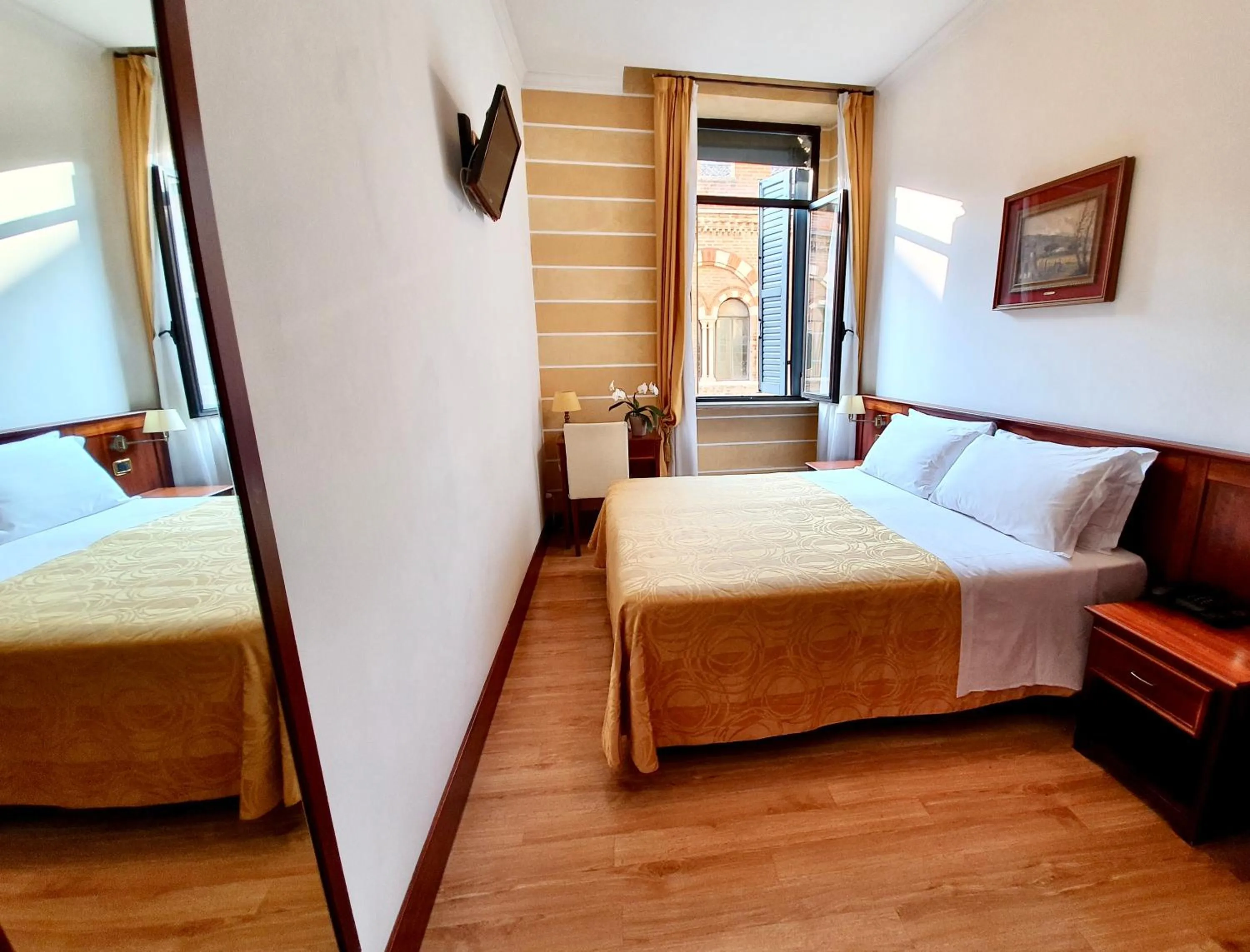 Bedroom, Bed in Hotel Aurora