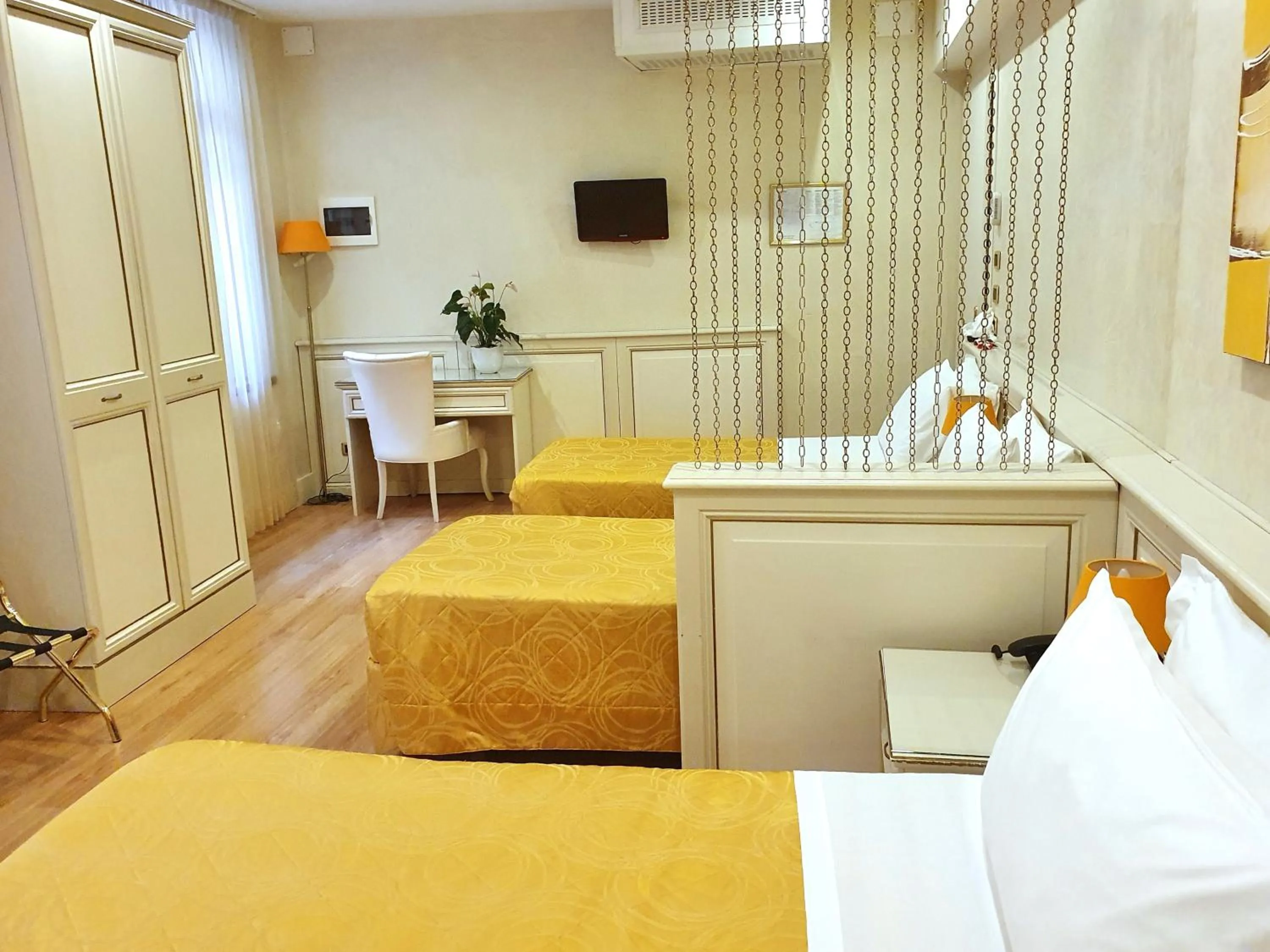 Bedroom, Bed in Hotel Aurora