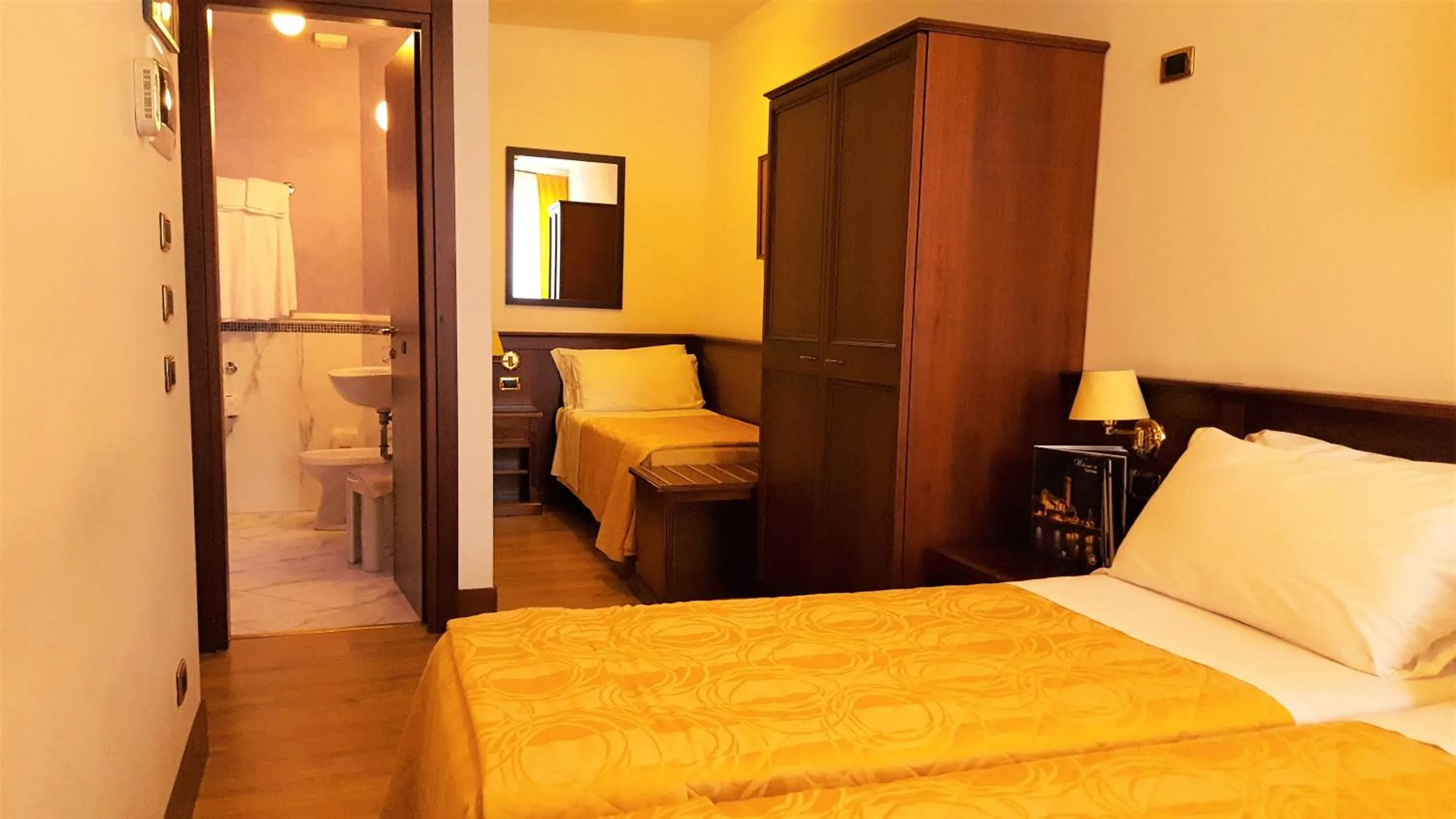 Bedroom, Bed in Hotel Aurora