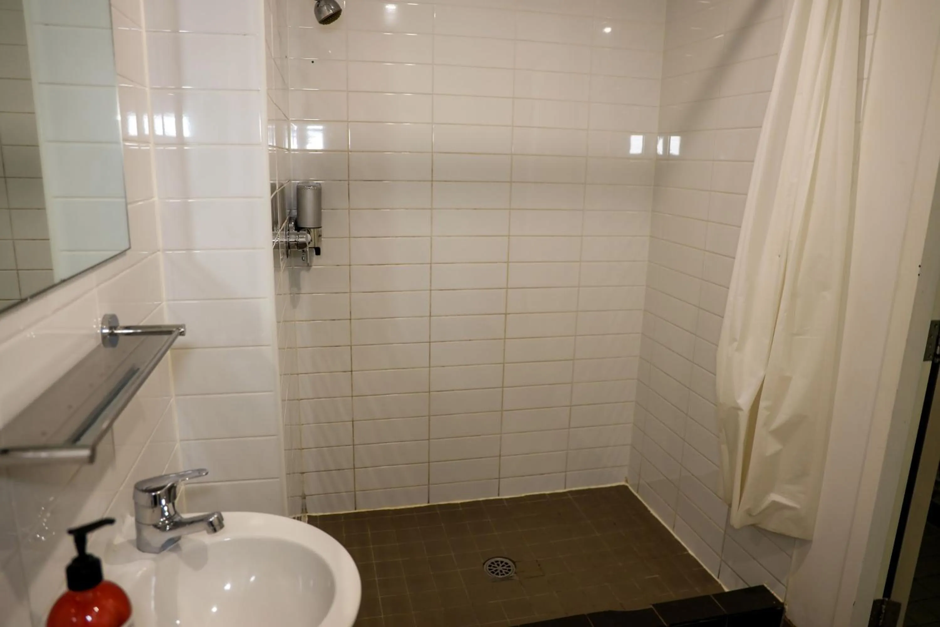 Bathroom in Base Sydney Hostel