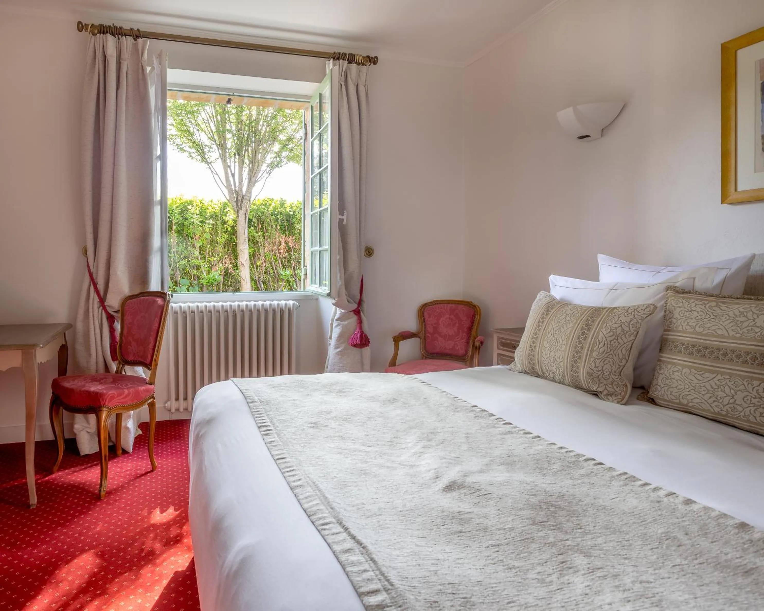 Bed in Hotel Restaurant Le Centenaire