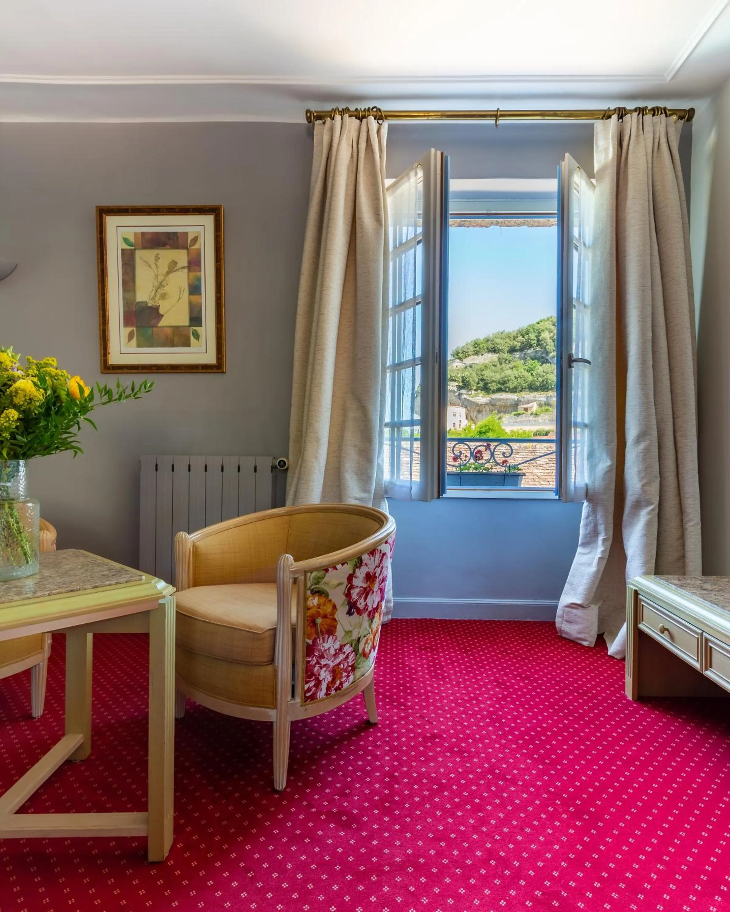 Living room, Bed in Hotel Restaurant Le Centenaire